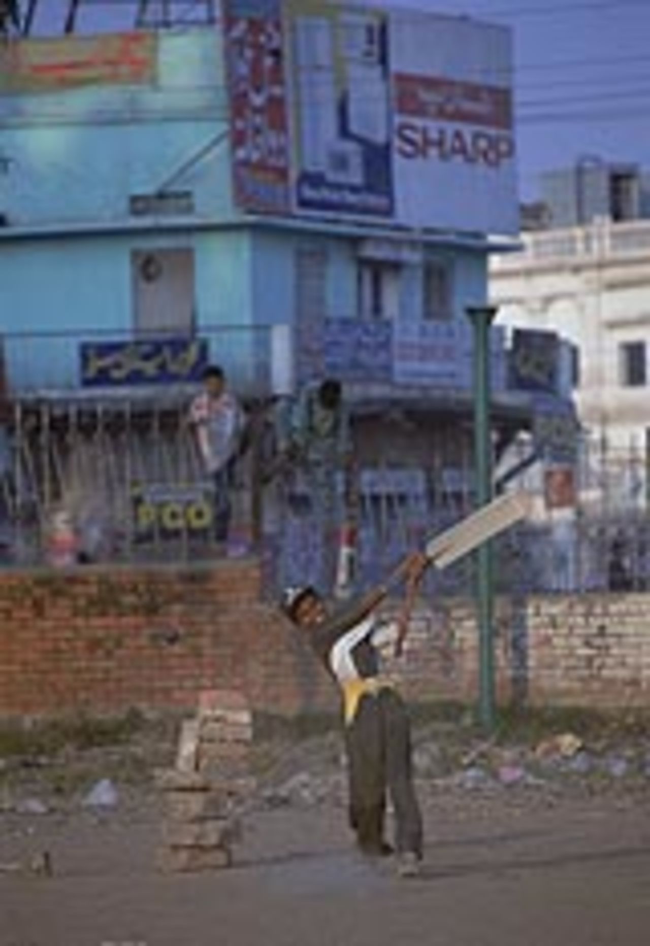 Street cricket in Peshawar, October 2000
