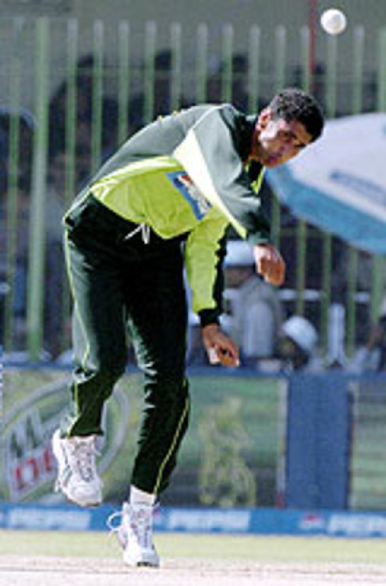 Shabbir Ahmed struck some vital blows in an erratic spell, Pakistan v India, 3rd ODI, Peshawar, March 19