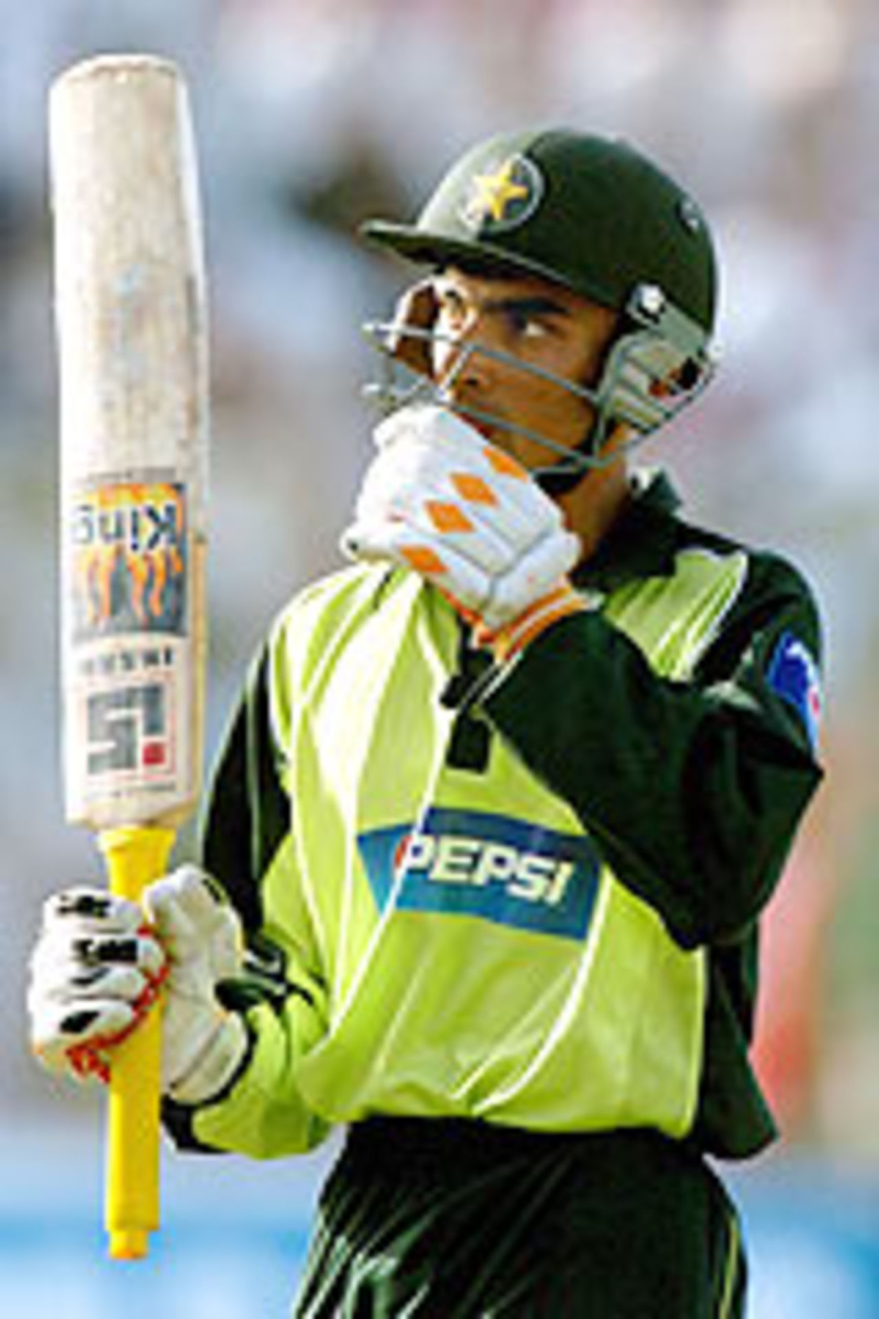Yasir Hameed raises his bat, Pakistan v India, 3rd ODI, Peshawar, March 19