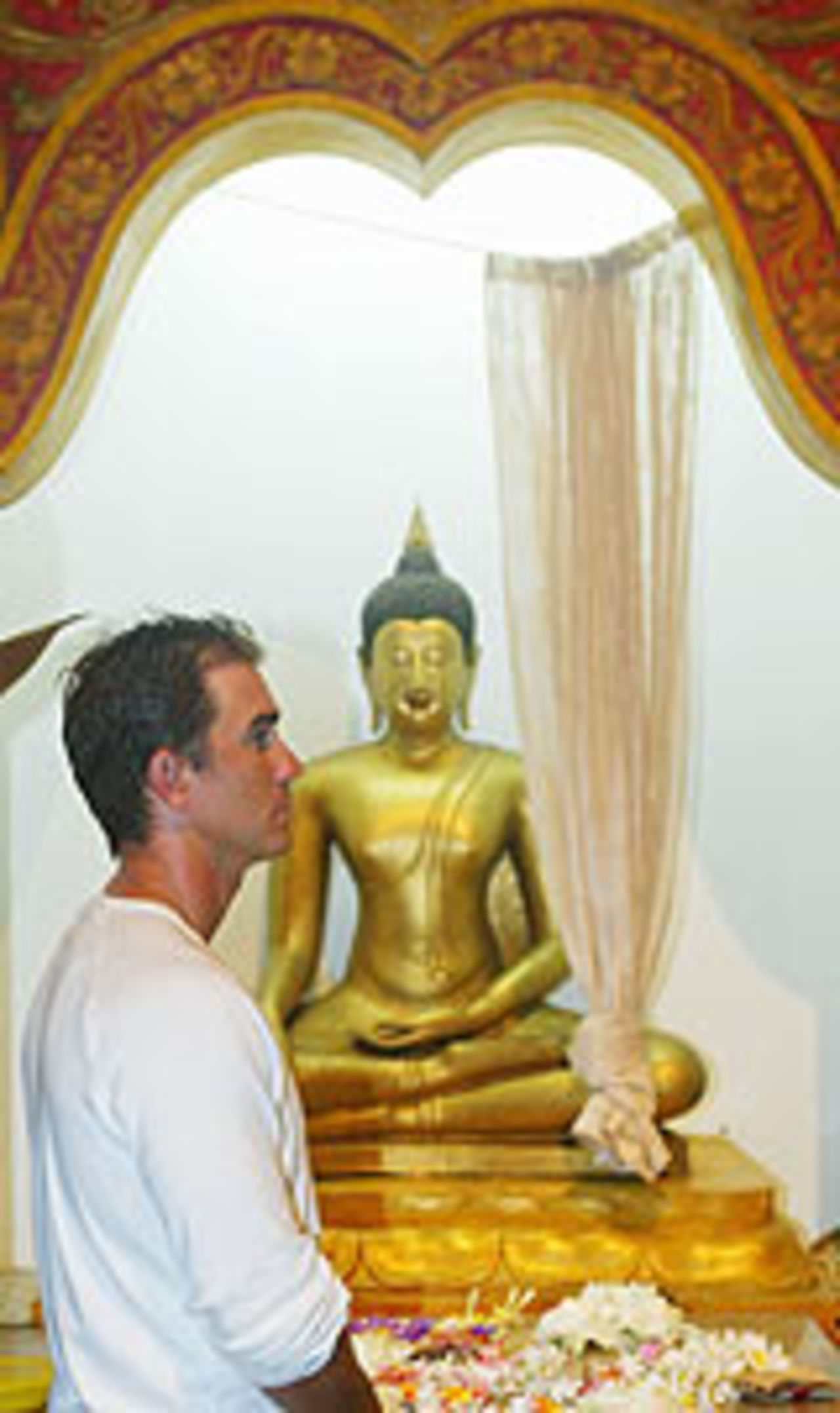 Justin Langer with Buddha statue