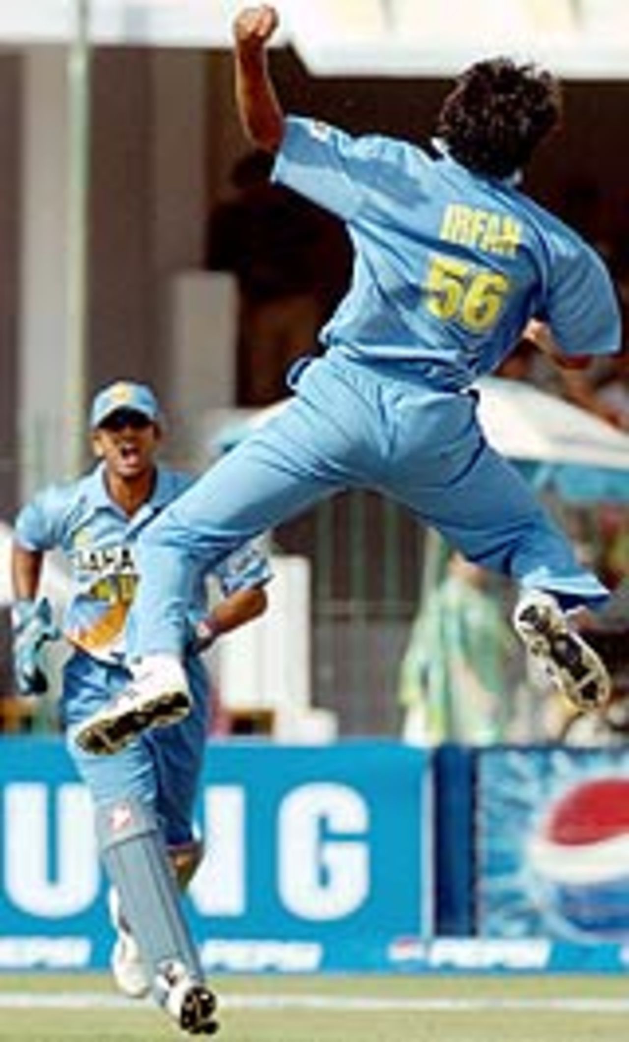 Irfan Pathan celebrates the wicket of Yousuf Youhana, Pakistan v India, 4th ODI, Lahore, March 21, 2004