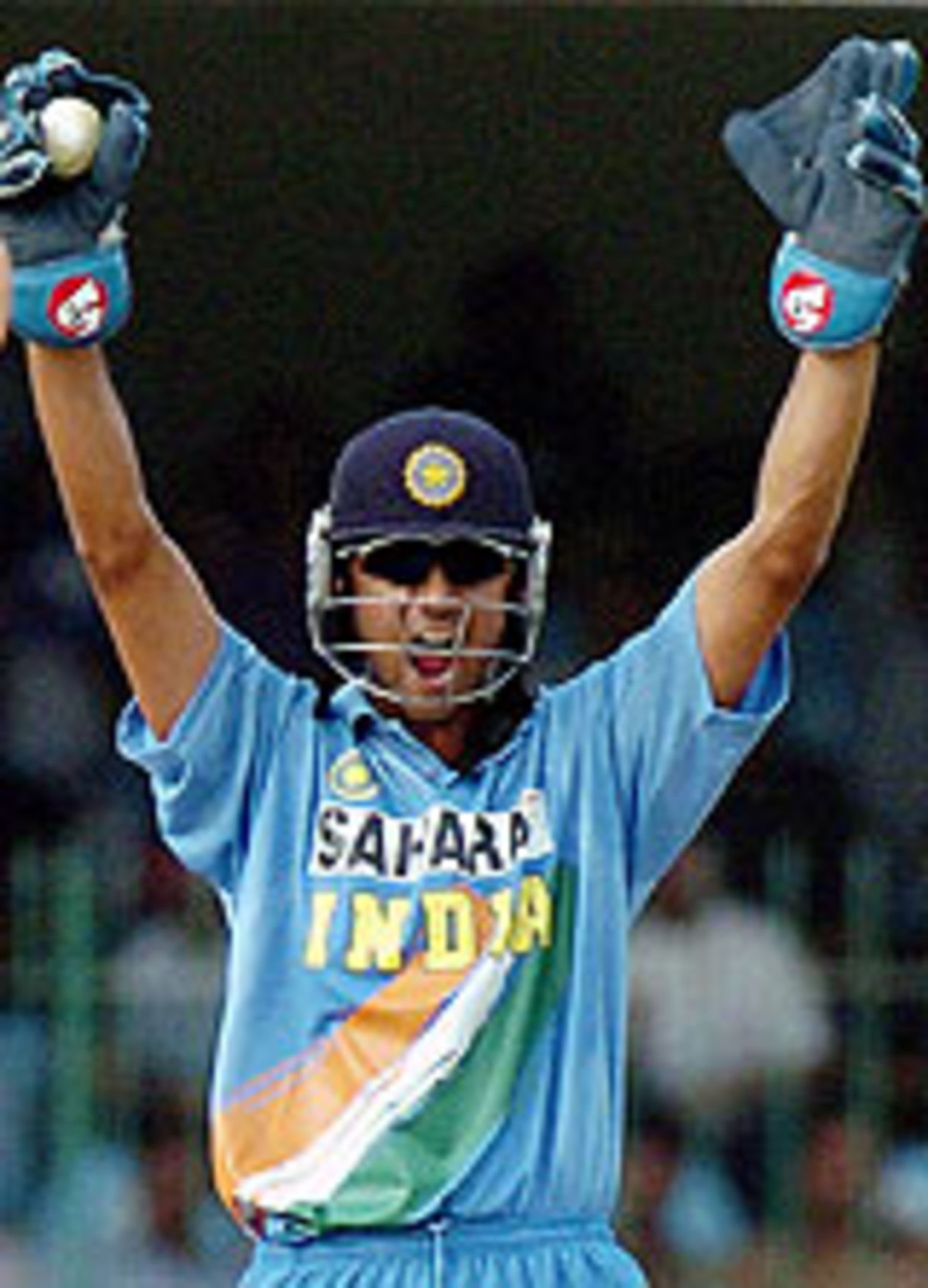 Rahul Dravid appeals, Pakistan v India, 4th ODI, Lahore, March 21, 2004