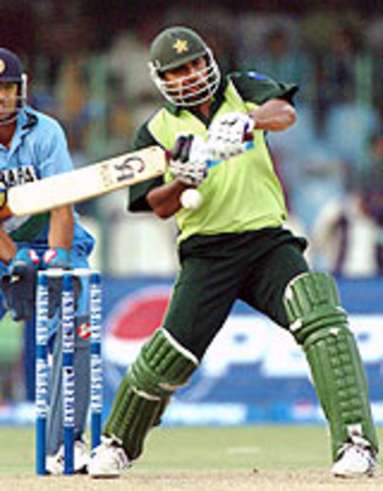 Inzamam-ul-Haq pulls for six, Pakistan v India, 4th ODI, Lahore, March 21, 2004