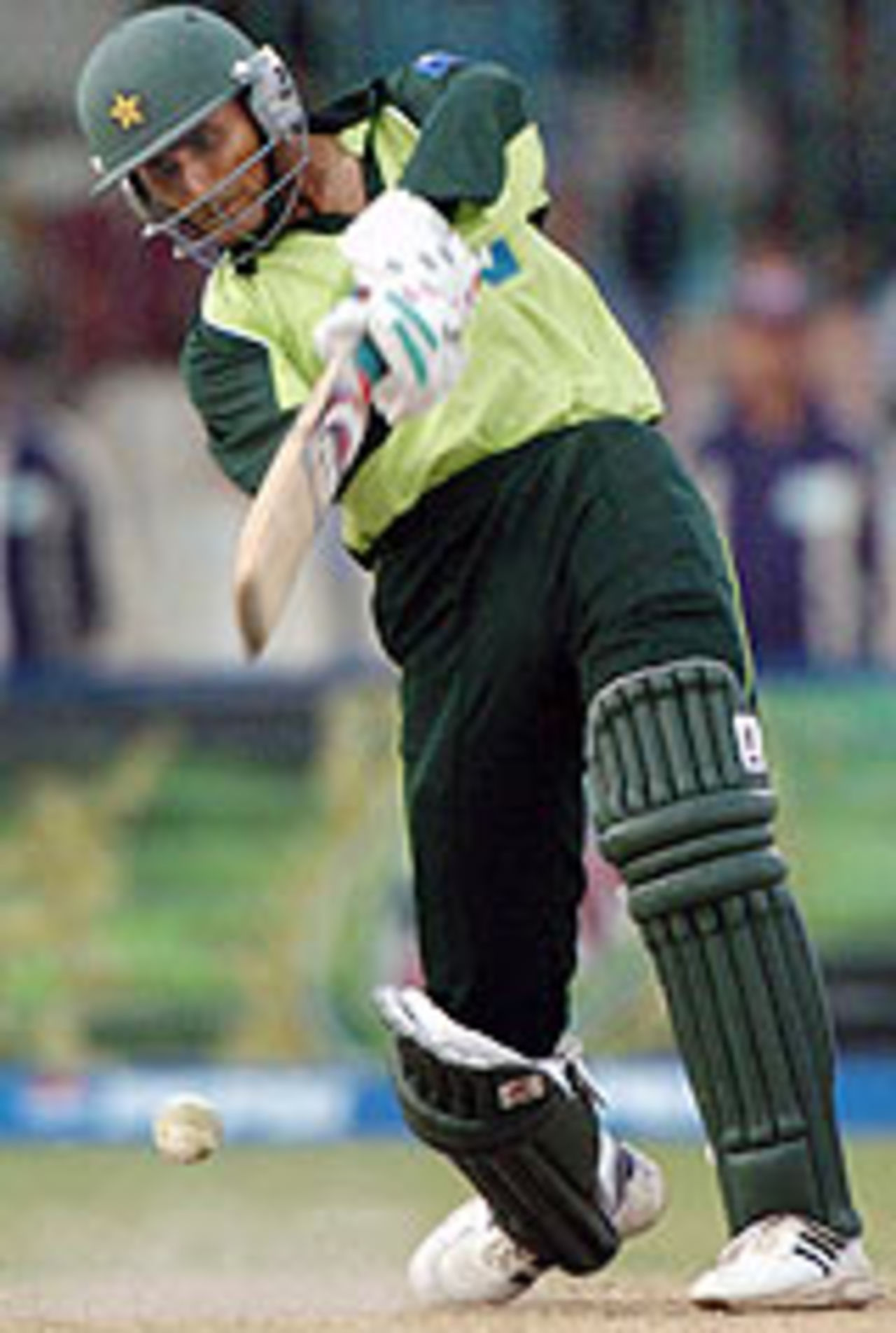 Abdul Razzaq on the attack, Pakistan v India, 4th ODI, Lahore, March 21, 2004