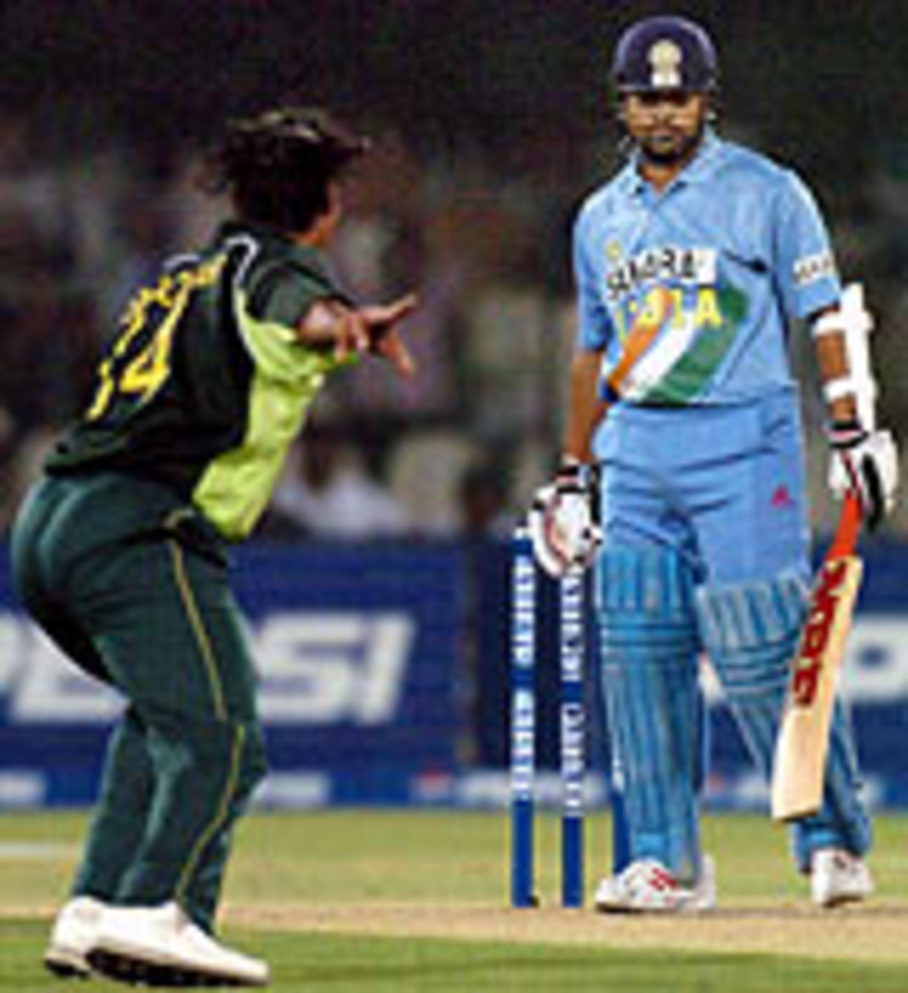 Shoaib Akhtar appeals after Sachin Tendulkar edges behind, Pakistan v India, 4th ODI, Lahore, March 21, 2004