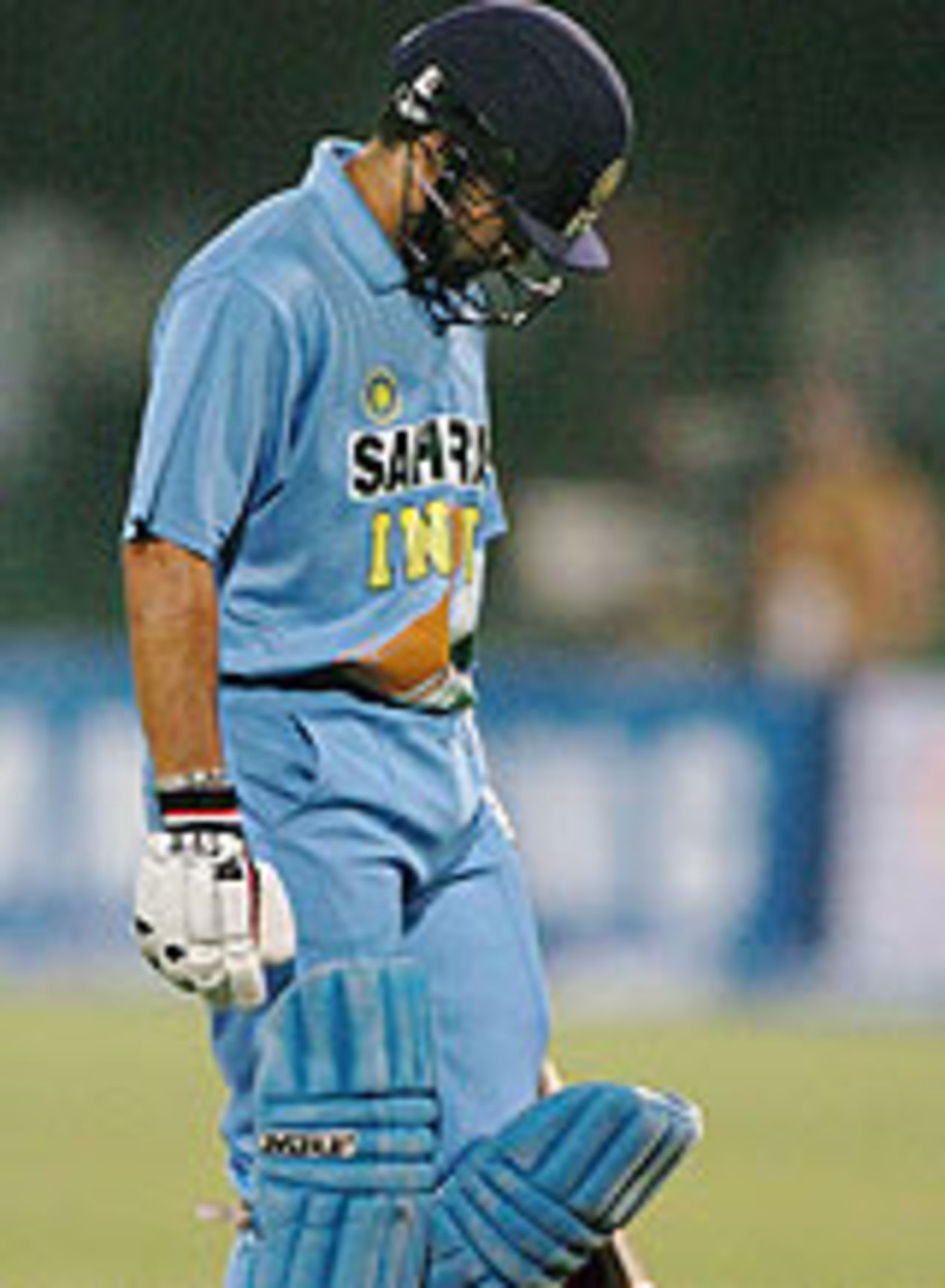 Sachin Tendulkar walks back despondently, Pakistan v India, 4th ODI, Lahore, March 21, 2004