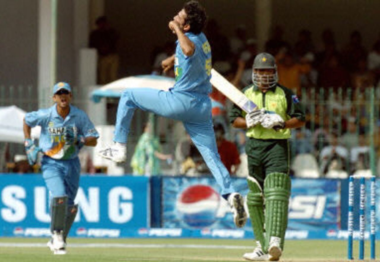 Irfan Pathan exults after trapping Yousuf Youhana plumb in front
