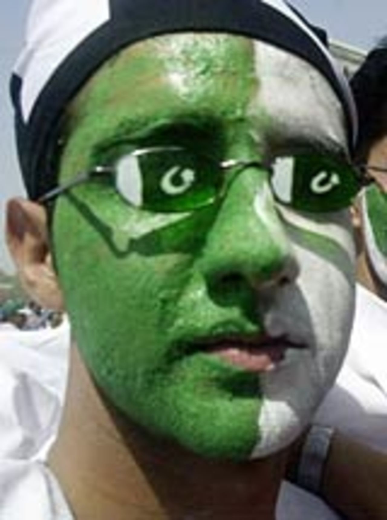 Pakistan fan ahead of final ODI, March 22, 2004