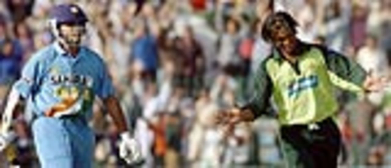 Shoaib Akhtar celebrates as Sourav Ganguly is out, Pakistan v India, 5th ODI, Lahore, March 24, 2004