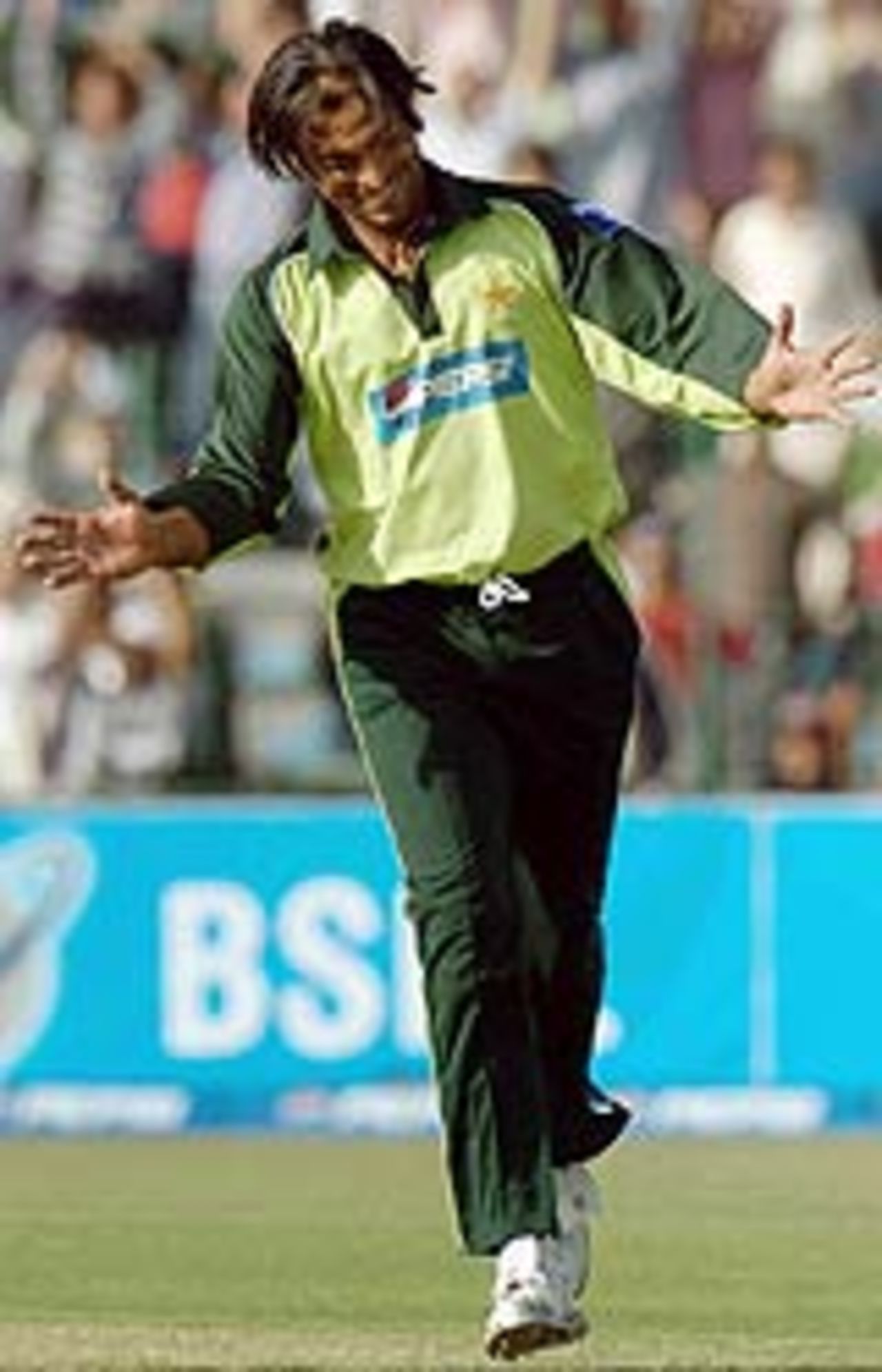 Shoaib Akhtar celebrates the wicket of Sourav Ganguly, Pakistan v India, 5th ODI, Lahore, March 24, 2004
