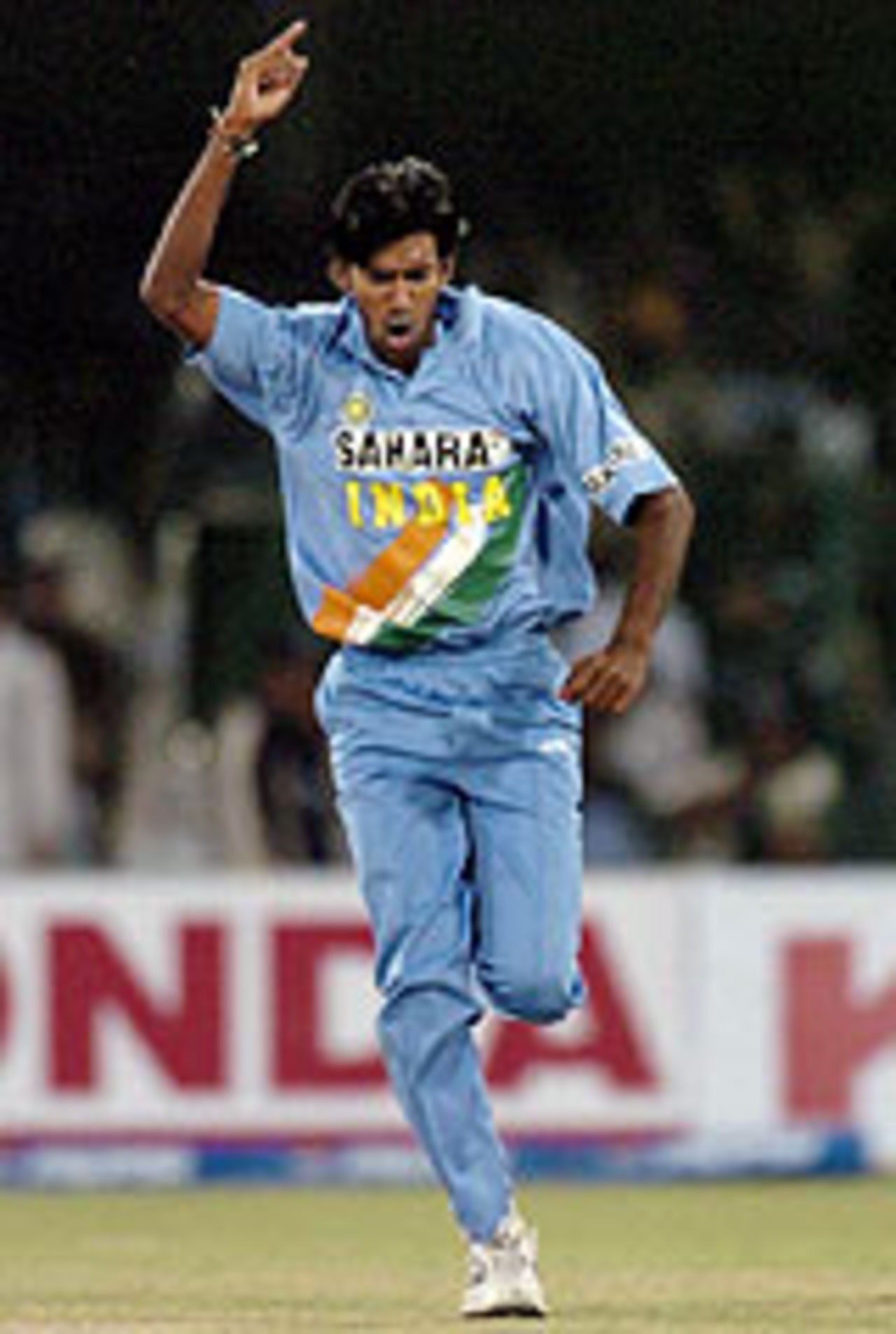 Lakshmipathy Balaji celebrates the wicket of Yasir Hameed, Pakistan v India, 5th ODI, Lahore, March 24, 2004