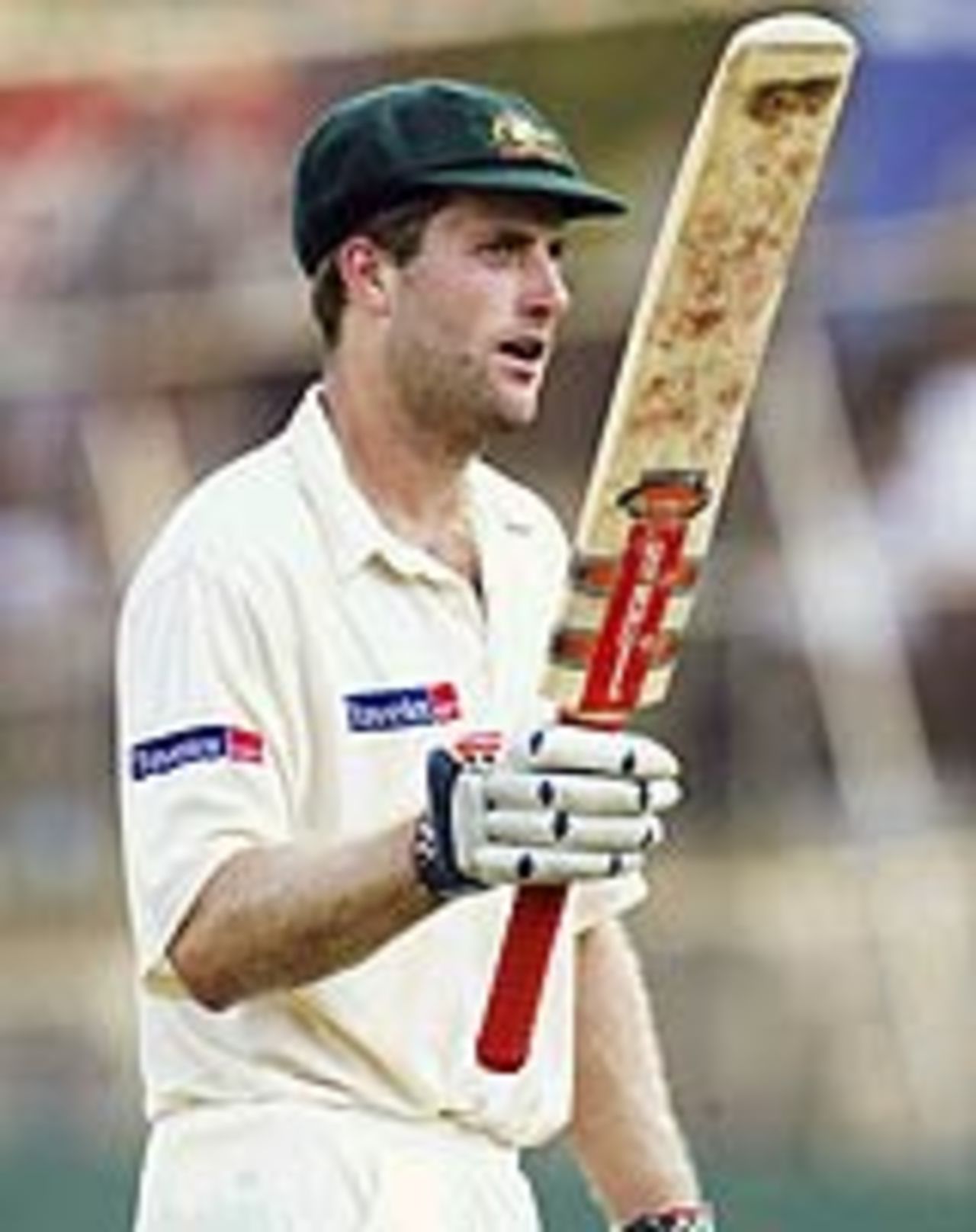Simon Katich acknowledges the applause after his innings of 86, Sri Lanka v Australia, 3rd Test, Colombo, 4th day, March 27, 2004