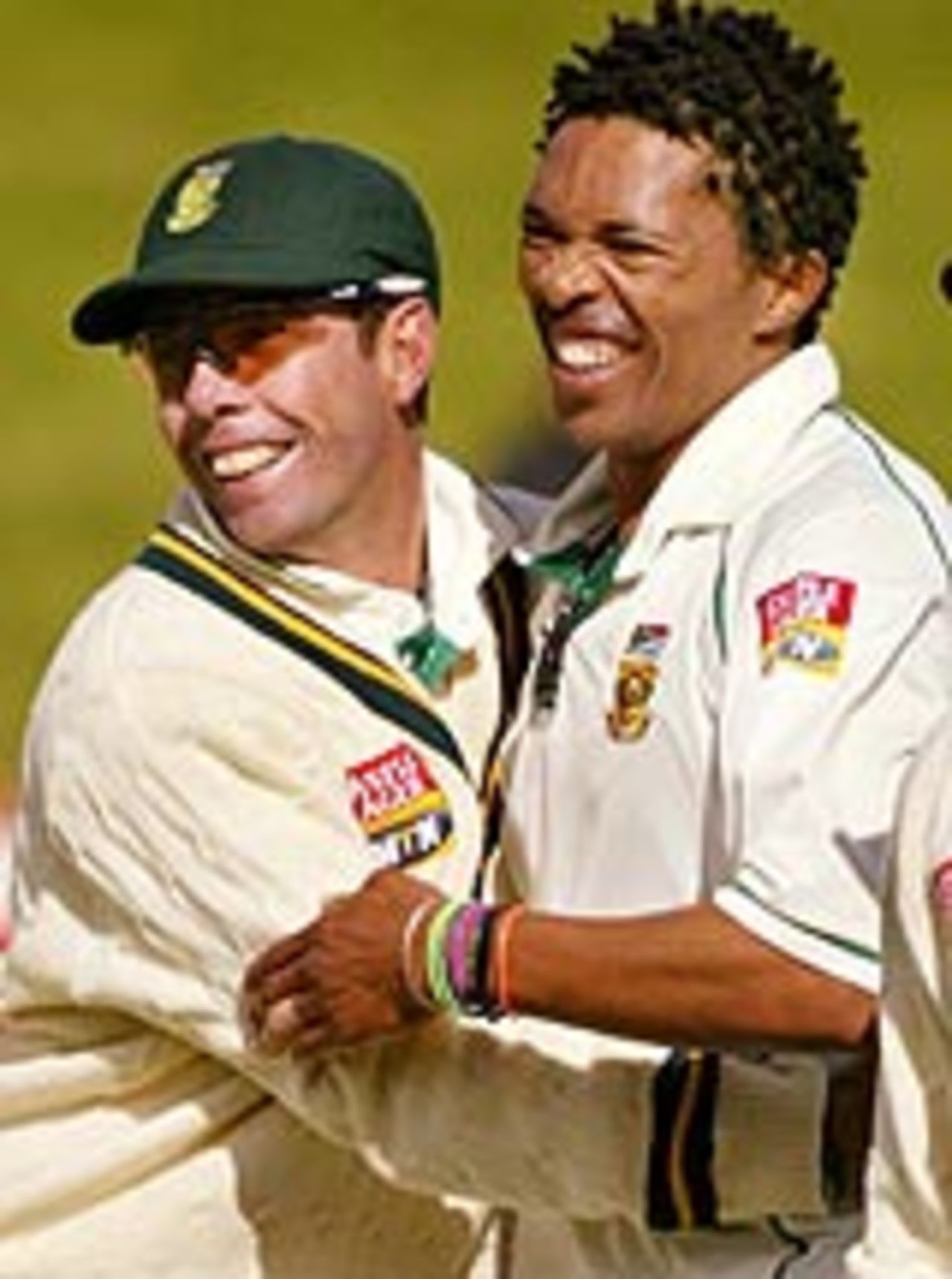 Makhaya Ntini and Nicky Boje celebrate the wicket of Daniel Vettori, New Zealand v South Africa, 3rd Test, Wellington, 4th day, March 29, 2004