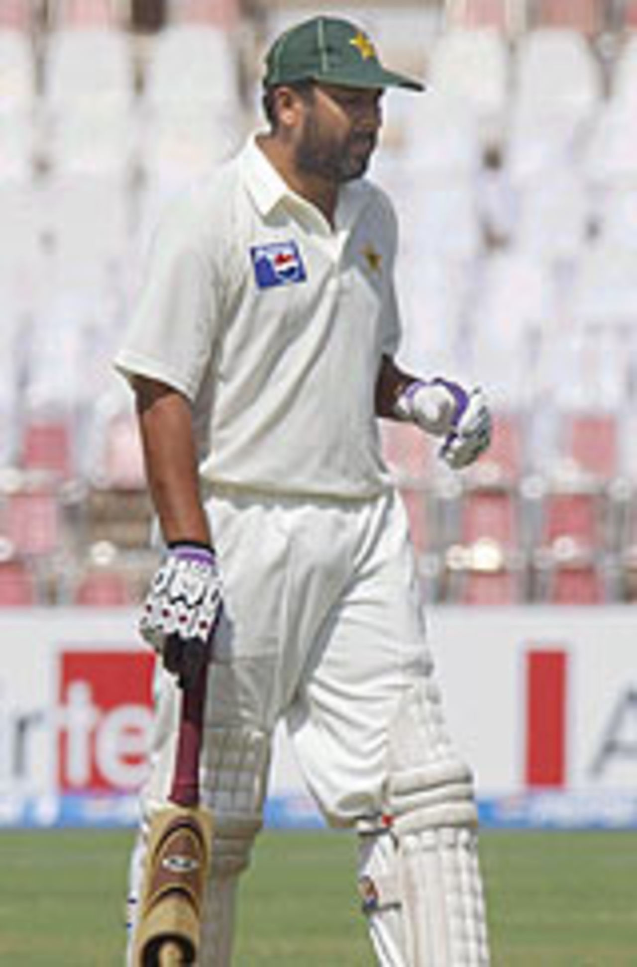 Inzamam-ul-Haq walks off despondently after being run out for 0, Pakistan v India, 1st Test, Multan, 4th day, March 31, 2004