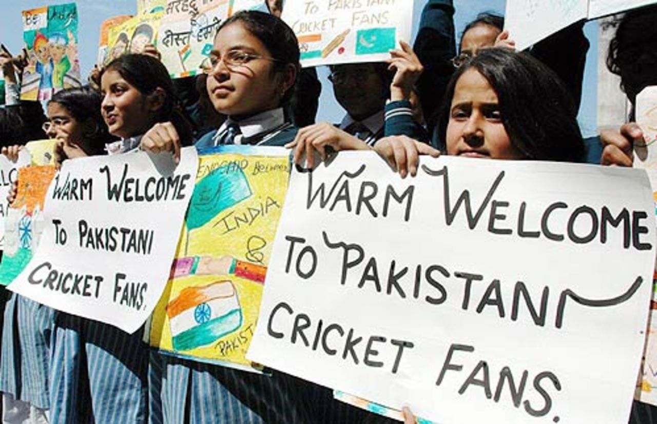 Indian school children holding cards and banners in Amritsar to welcome Pakistani supporters to India, March 3, 2005