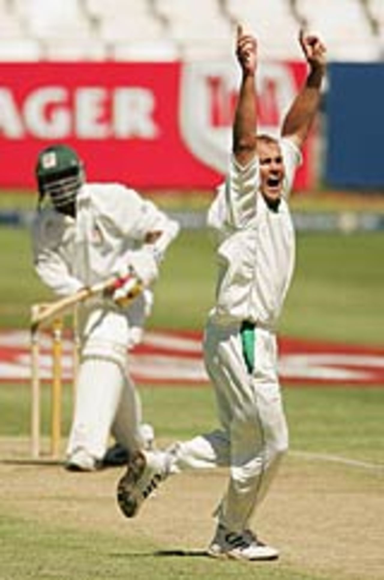 Jacques Kallis appeals successfully against Hamilton Masakadza, South Africa v Zimbabwe, 1st Test, Cape Town, March 4, 2005