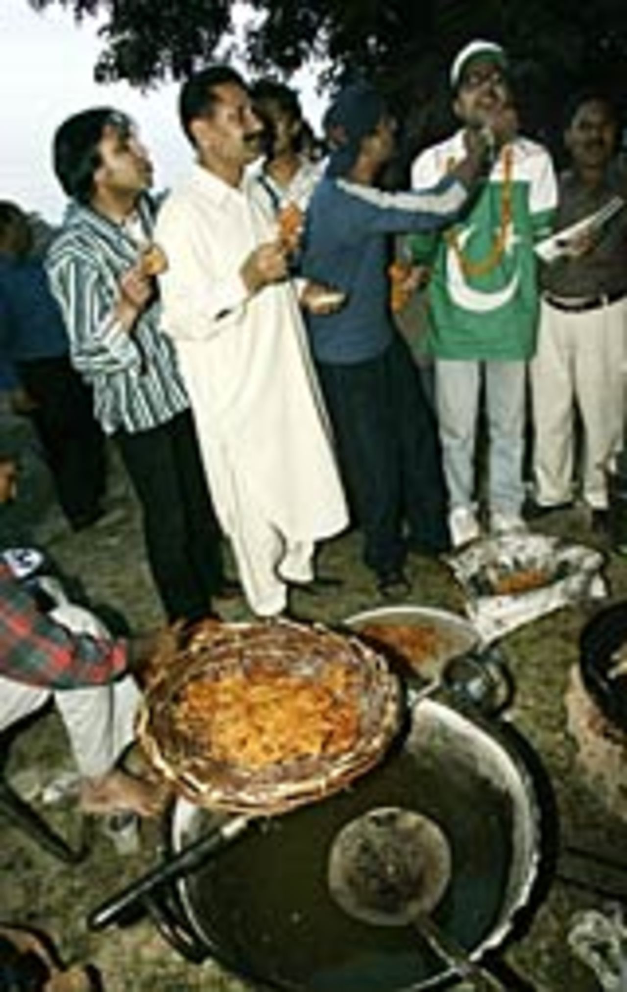Pakistani cricket supporters are welcomed by Indian supporters with sweets, Chandigarh, March 7, 2005