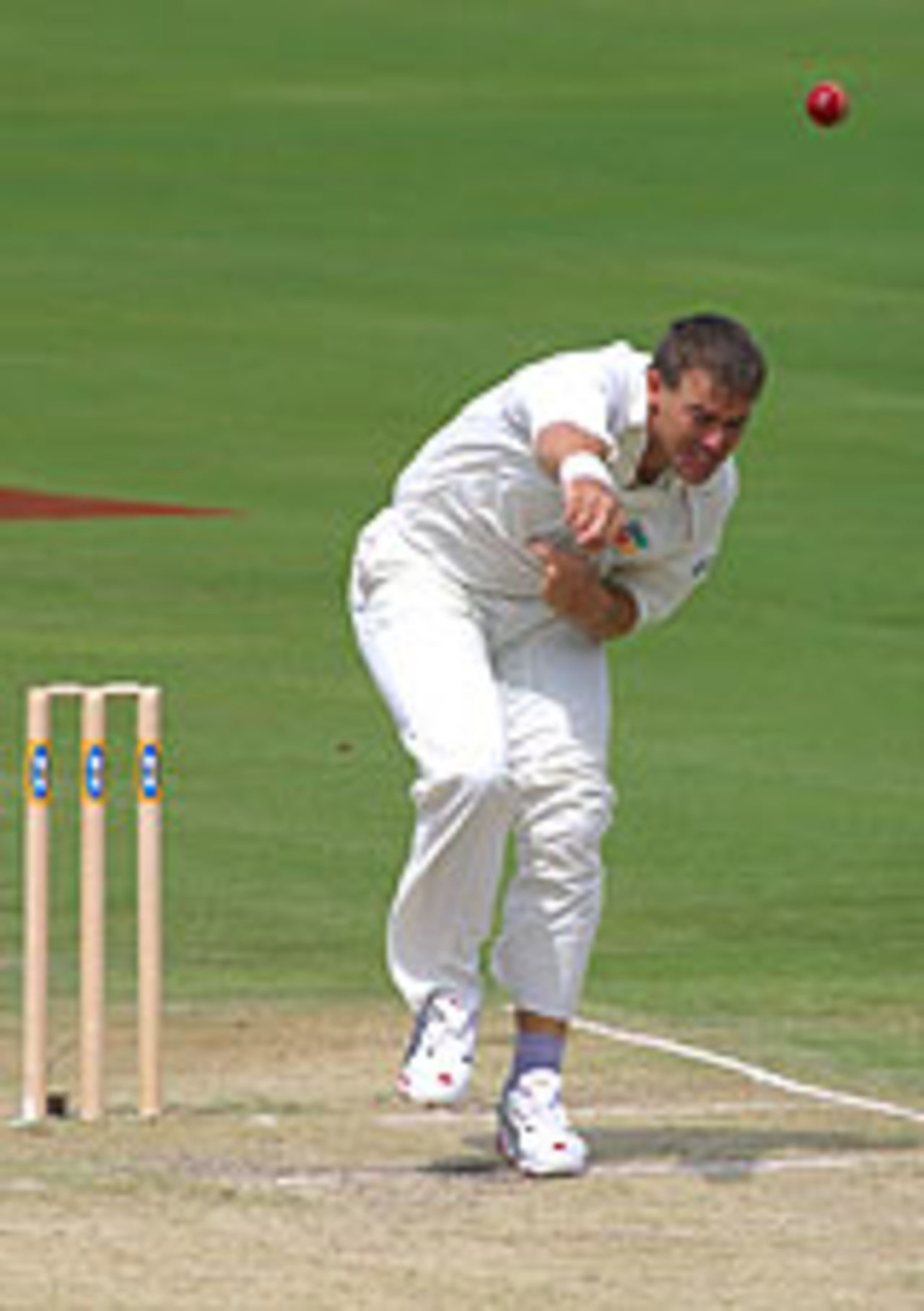 Heath Streak bowls, South Africa v Zimbabwe, 2nd Test, Centurion, 2nd day, March 12, 2005
