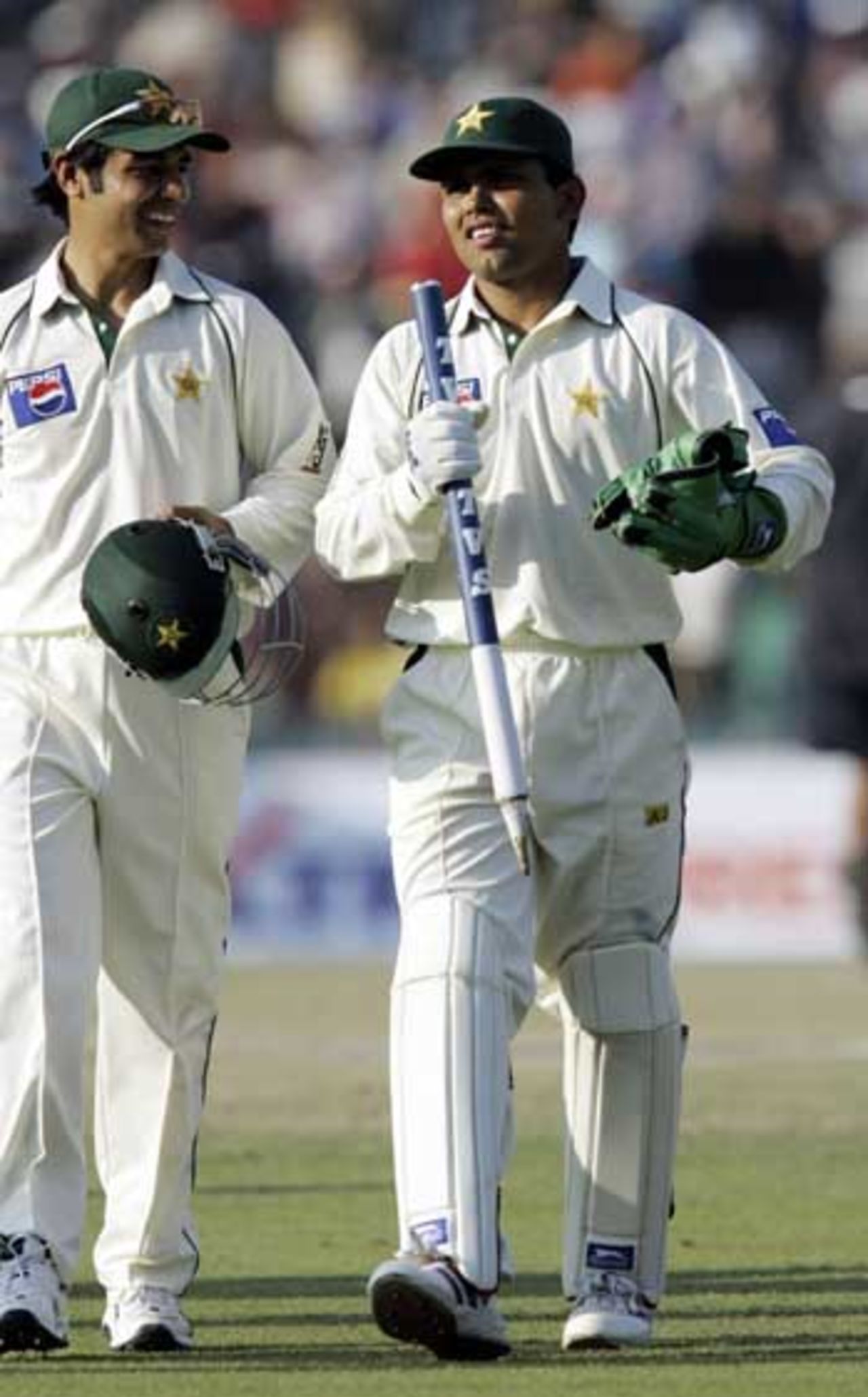 Kamran Akmal took a stump as a souvenir as the game ended in a draw. He will remember this Test for a long time to come, India v Pakistan, 1st Test, Mohali, 5th day, March 12, 2005