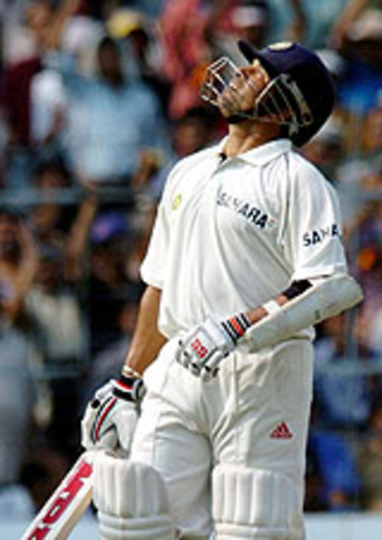 Sachin Tendulkar reaches his 10,000th run, India v Pakistan, 2nd Test, Kolkata, March 16, 2005