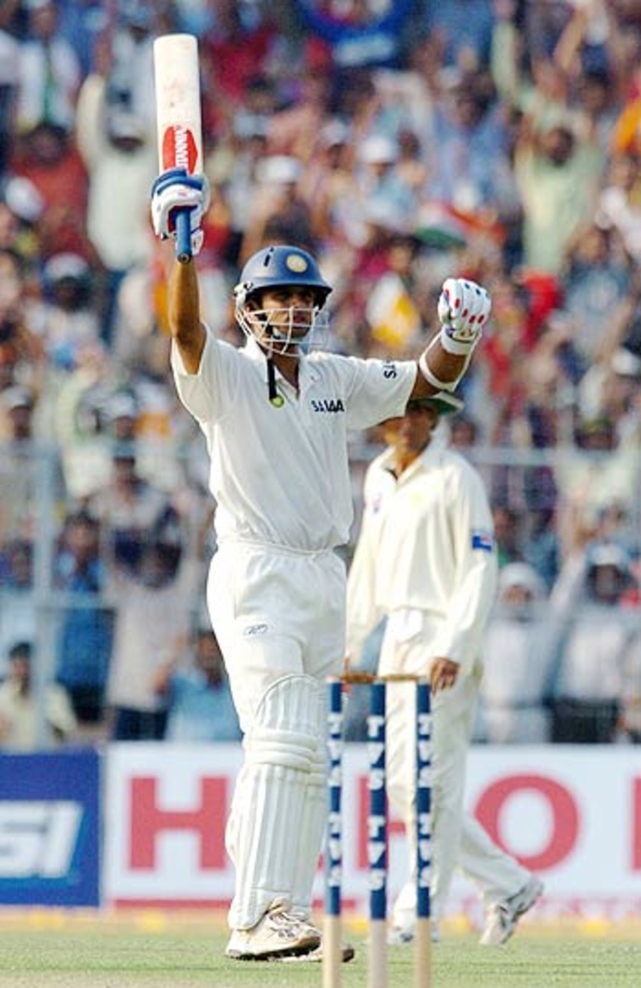 Rahul Dravid acknowledging his 19th Test century which he brought up with two successive fours, India v Pakistan, 2nd Test, Kolkata, March 16, 2005