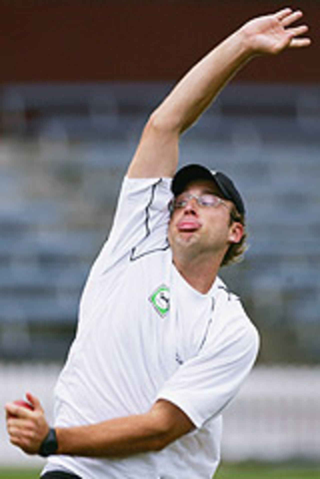 Daniel Vettori bowls in the nets a day before the Test, New Zealand v Australia, 2nd Test, Wellington, March 17, 2005