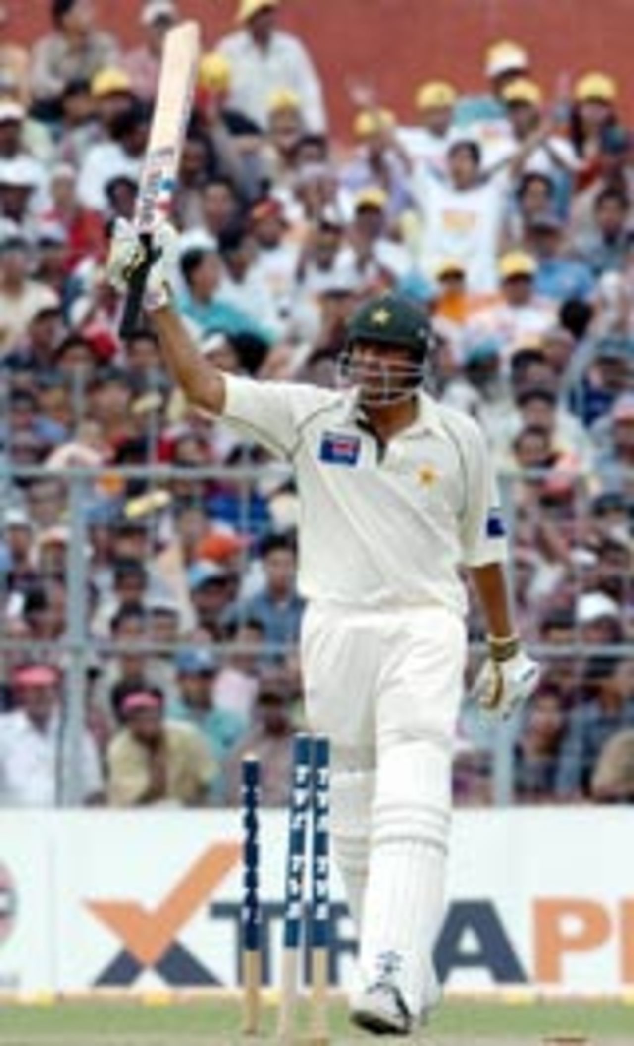 Younis Khan acknowledges the crowd after getting to fifty, India v Pakistan, 2nd Test, Kolkata, March 17, 2005
