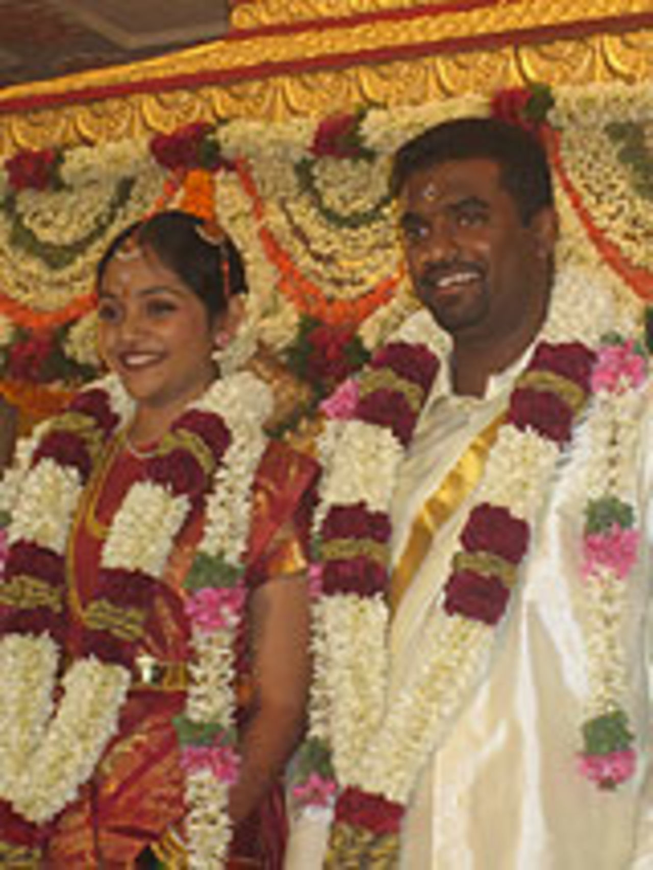 Muttiah Muralitharan marries his bride, Madhimalar Ramamurthy, in a ceremony in Chennai, March 21, 2005