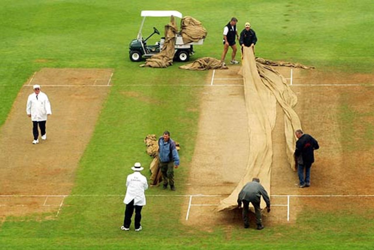 Groundstaff covering the pitch as rain halts play, New Zealand v Australia, 2nd Test, Wellington, 5th day, March 22, 2005