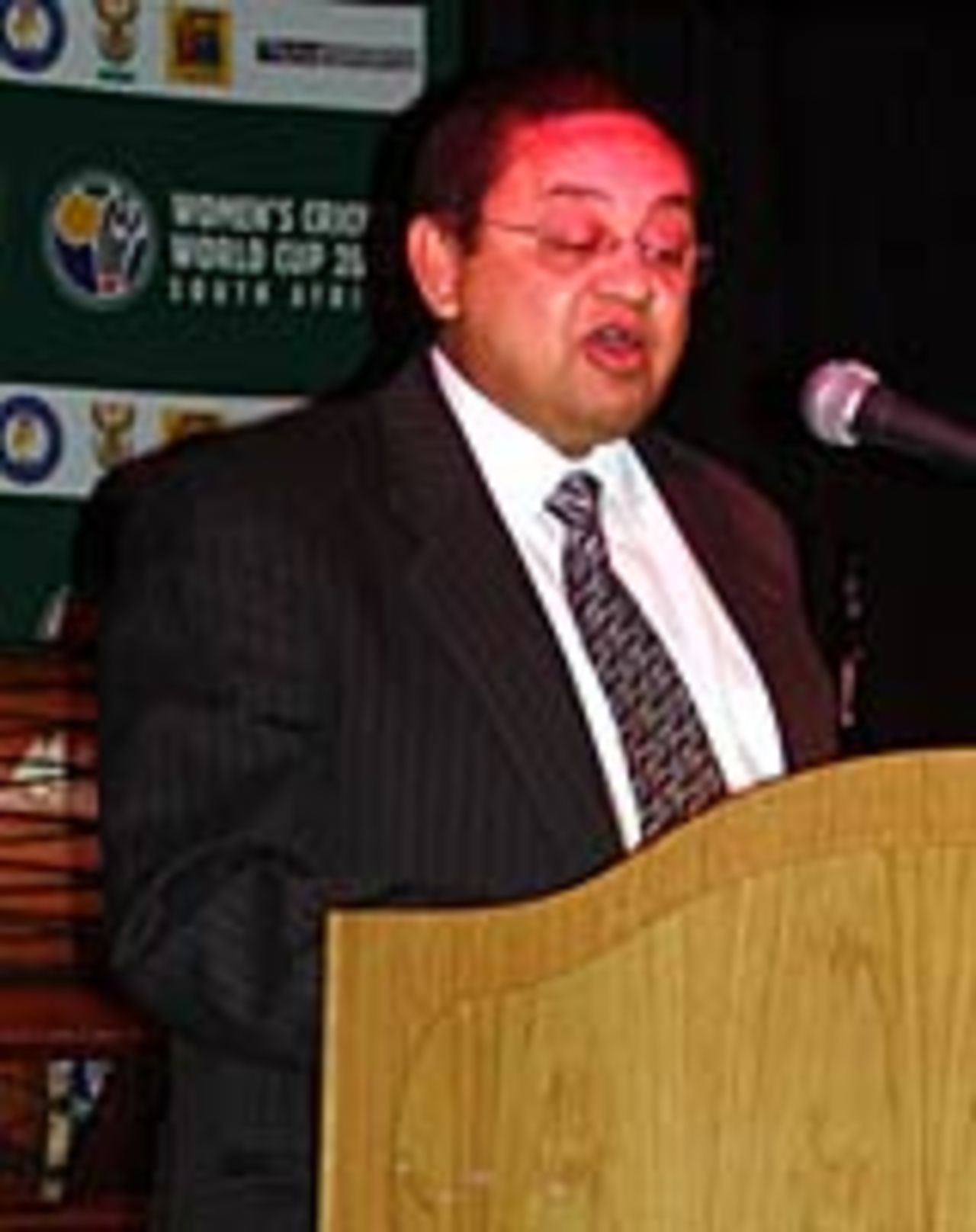 Percy Sonn addresses the teams at the opening of the 2005 Women's World Cup, Johannesburg, March 21, 2005