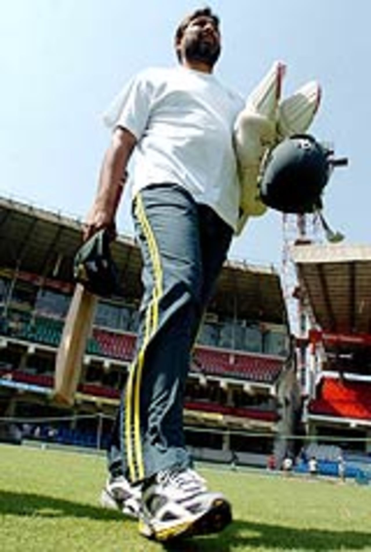 Inzamam-ul-Haq walks out to bat in the nets, Bangalore, India v Pakistan, March 22, 2005