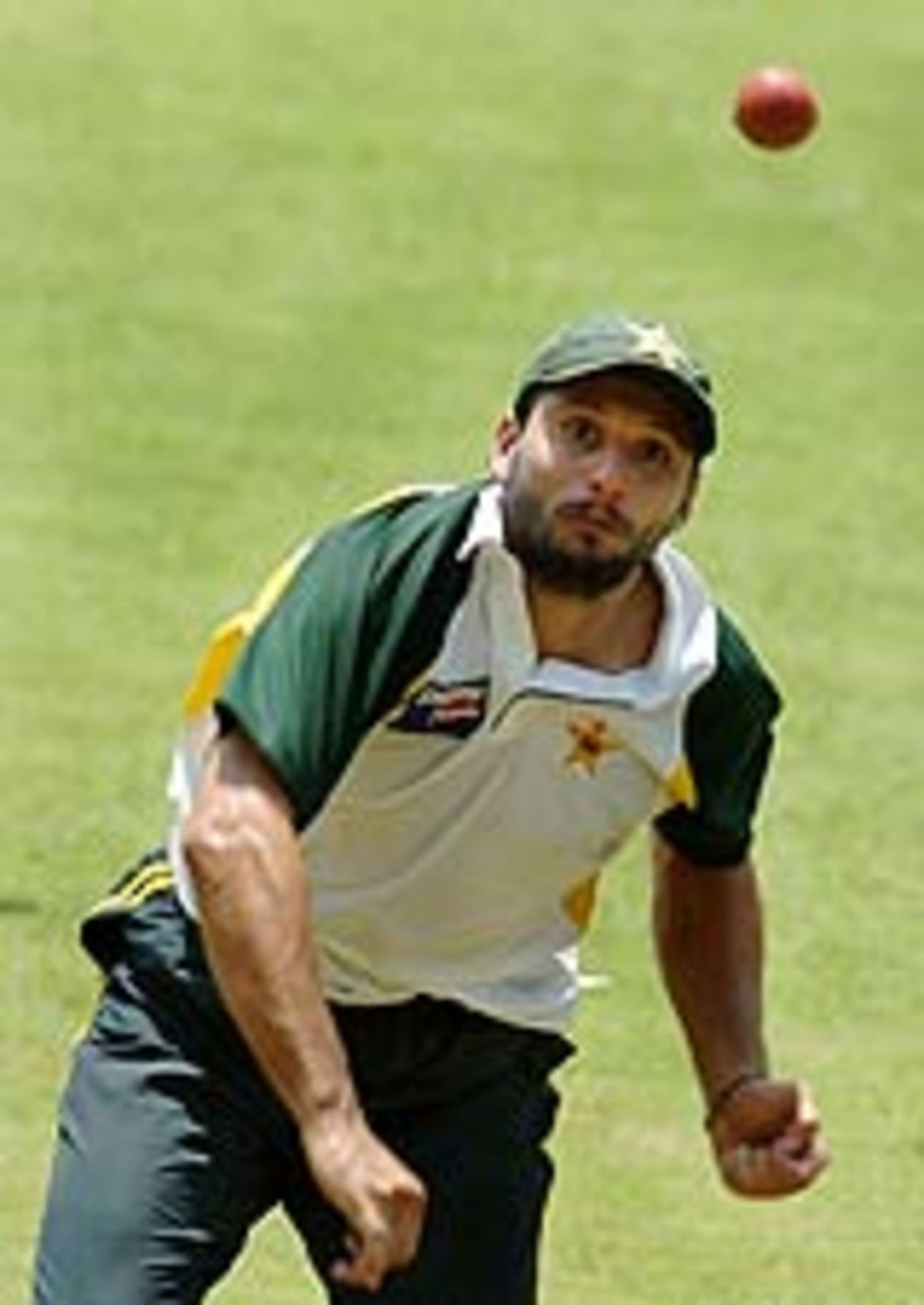 Shahid Afridi bowls in the nets, Bangalore, India v Pakistan, March 22, 2005