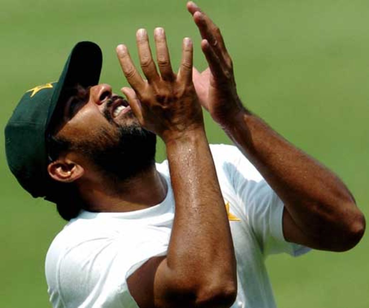 Inzamam-ul-Haq looks heavenward, hands cupped almost in prayer, Bangalore, March 23, 2005