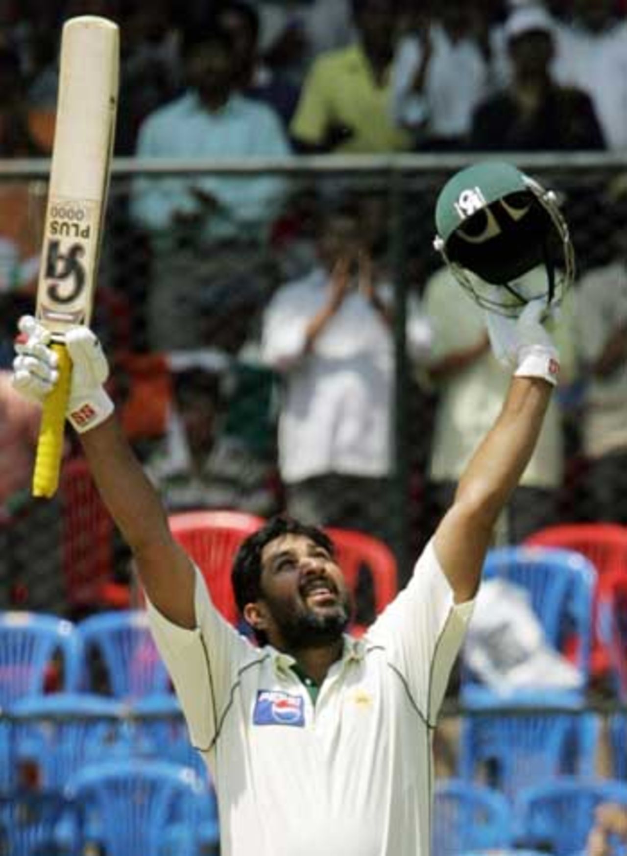 Inzamam-ul-Haq acknowledges the crowd's cheers after reaching his 100, India v Pakistan, 3rd Test, Bangalore, March 24, 2005
