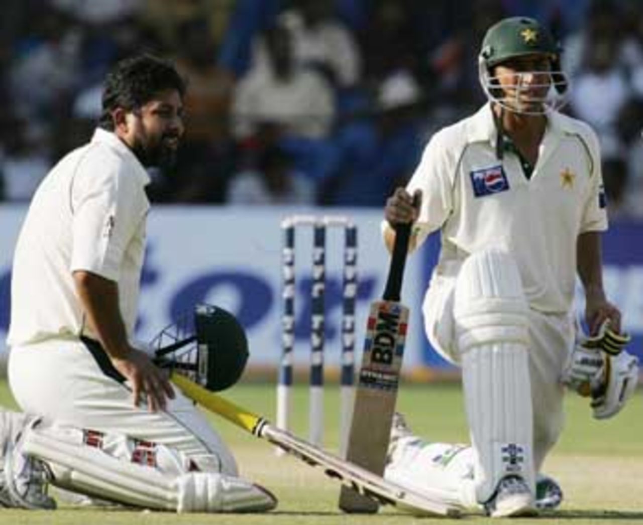 Younis Khan and Inzamam-ul-Haq paced their partnership well, taking a breather when possible, India v Pakistan, 3rd Test, Bangalore, 1st day, March 24, 2005