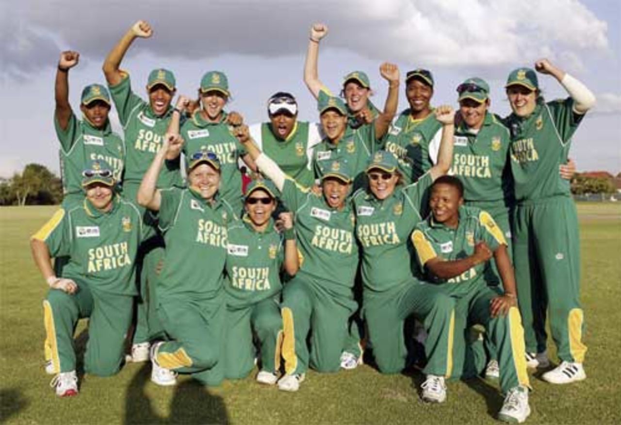 South Africa's women celebrate a one-run victory against West Indies, World Cup 2nd round, Pretoria, March 24, 2005