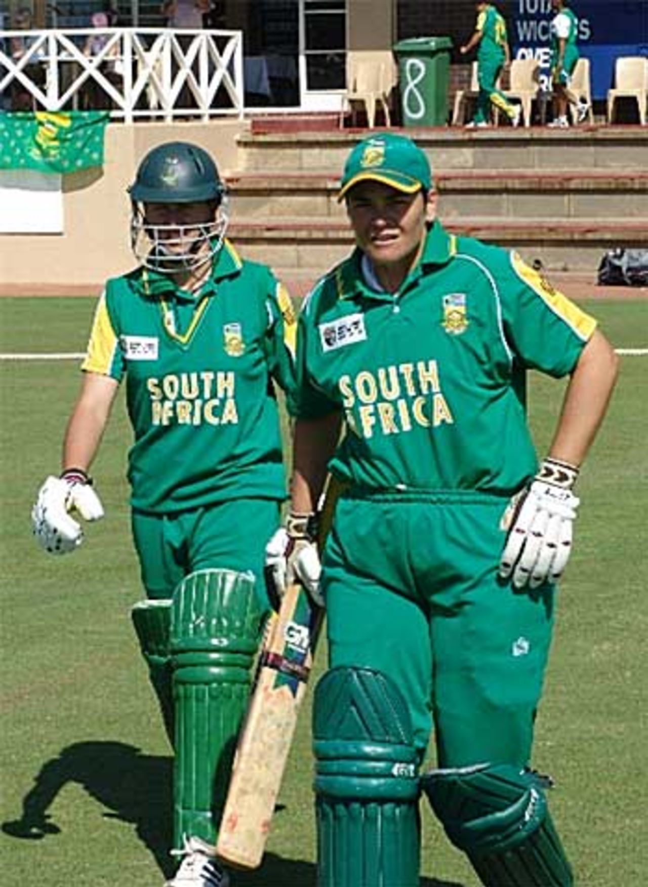 Daleen Terblanche and Cri-Zelda Brits stride out to bat, South Africa v India, World Cup, March 27, 2005