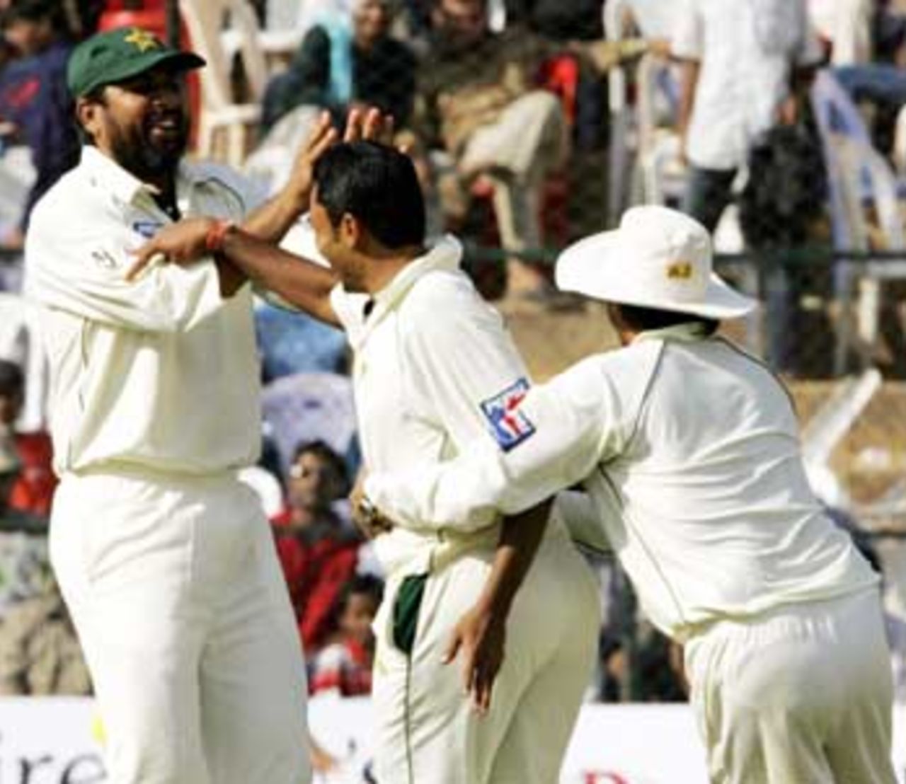 At the end of the day Pakistan were on top, and they knew it, India v Pakistan, 3rd Test, Bangalore, 3rd day, March 24, 2005
