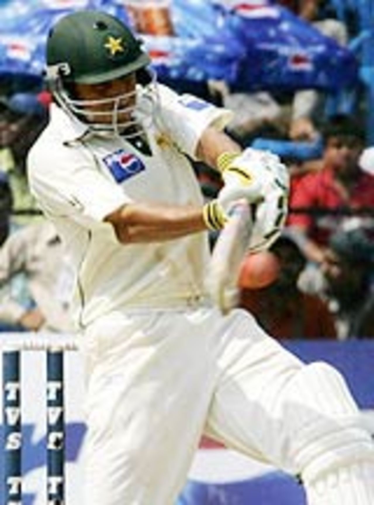 Yasir Hameed smashed 76, India v Pakistan, 3rd Test, Bangalore, 4th day, March 27, 2005