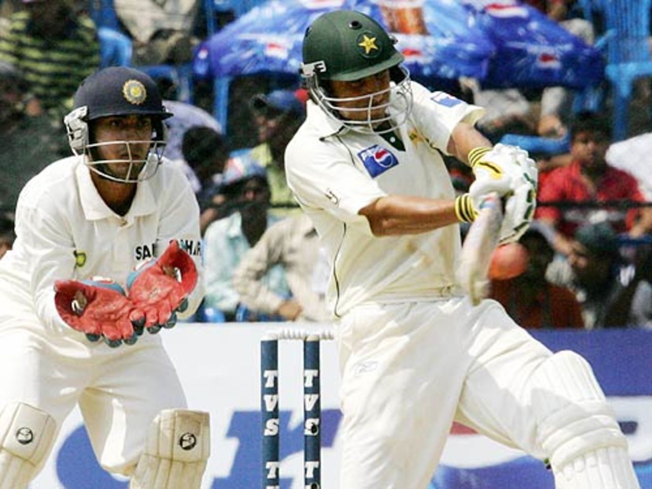 Yasir Hameed wasn't to be left far behind. He contributed 76 as Pakistan raced along, India v Pakistan, 3rd Test, Bangalore, 4th day, March 27, 2005