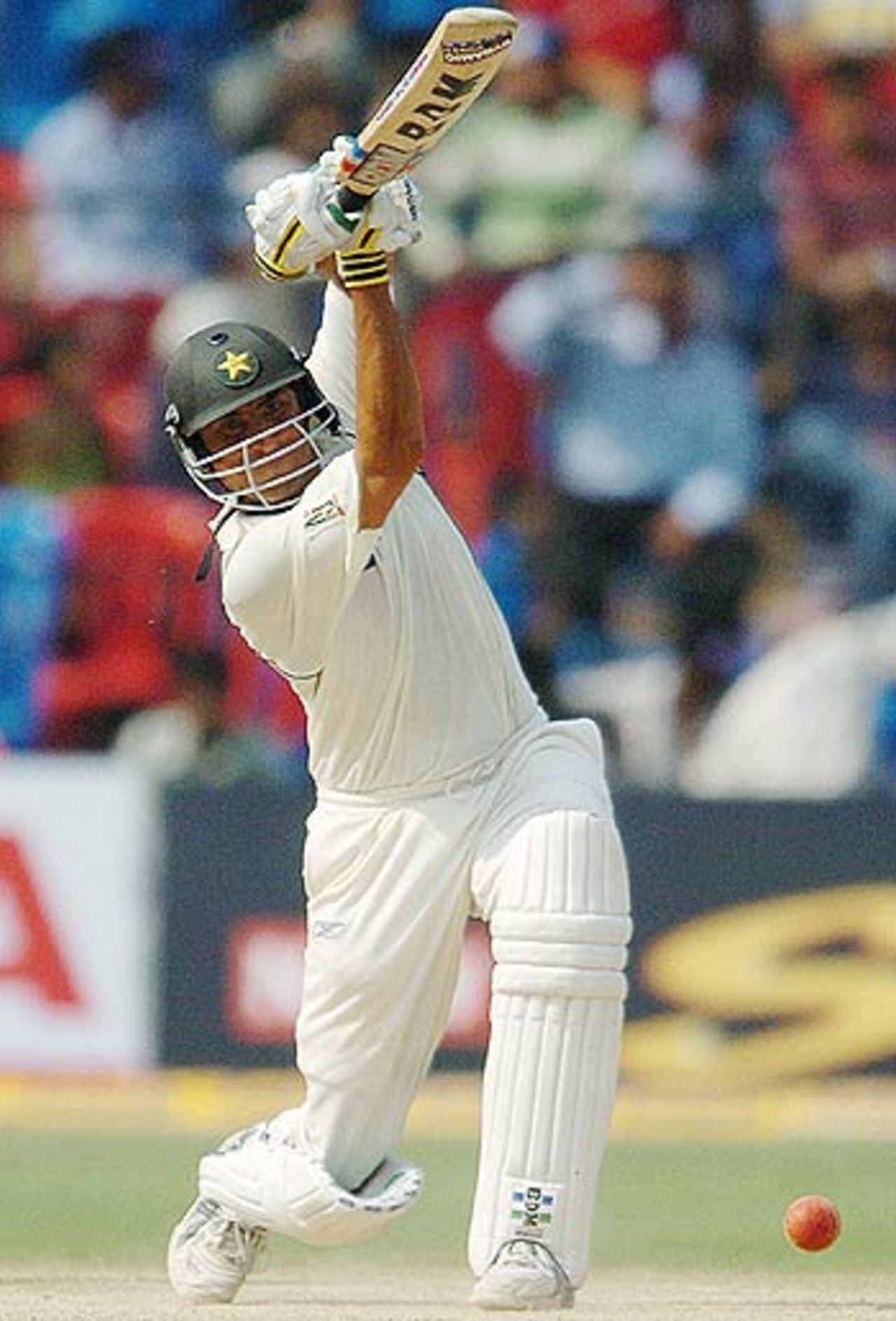 Younis Khan continued from where he had left off in the first innings, beltimg 84 off 96 balls, India v Pakistan, 3rd Test, Bangalore, 4th day, March 27, 2005