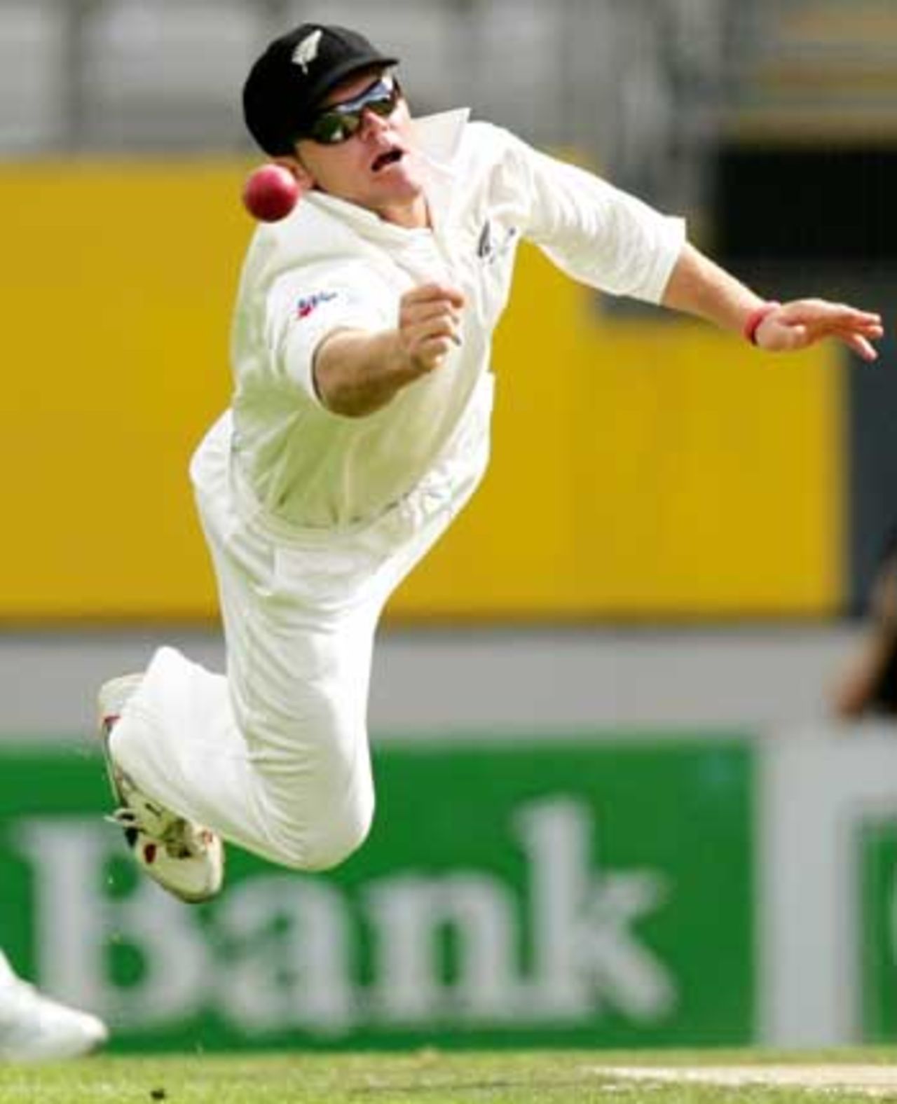 Lou Vincent flies through the air in an attempt to take a catch, New Zealand v Australia, 3rd Test, Auckland, 3rd day