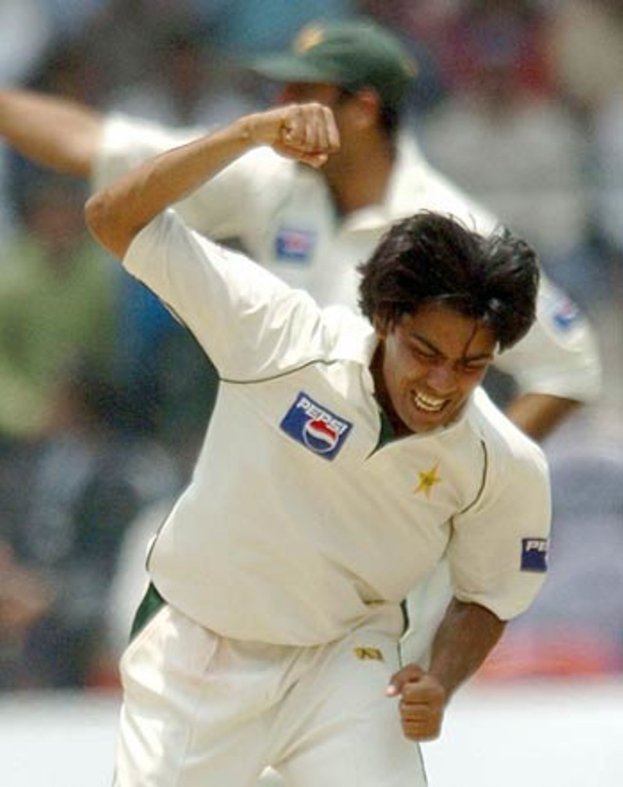 Mohammad Sami gave his team the vital opening after lunch by trapping Gautam Gambhir lbw, India v Pakistan, 3rd Test, Bangalore, 5th day, March 28, 2005
