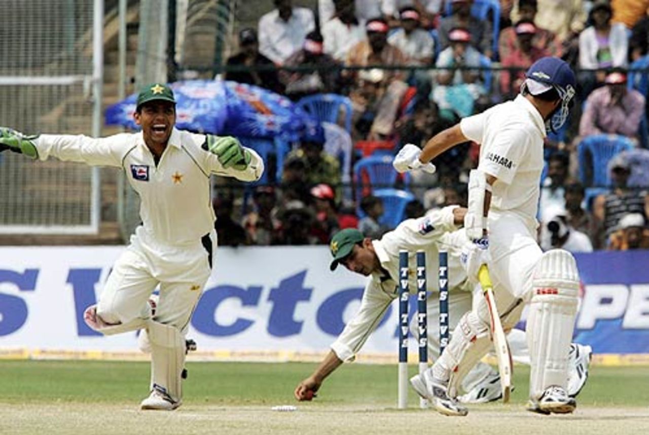 Sourav Ganguly rounded off his miserable batting form being bowled by Shahid Afridi, India v Pakistan, 3rd Test, Bangalore, 5th day, March 28, 2005