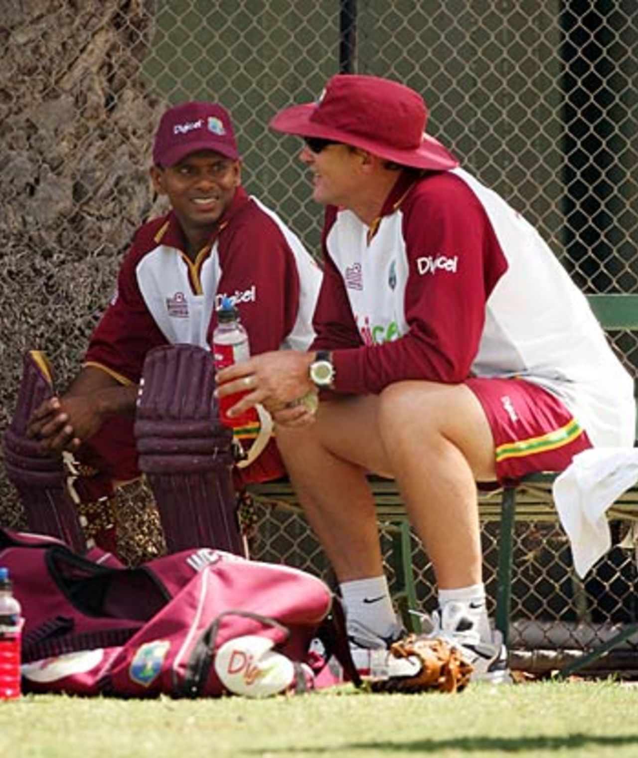 Shivnarine Chanderpaul in discussion with Bennett King, Melbourne, January 2005