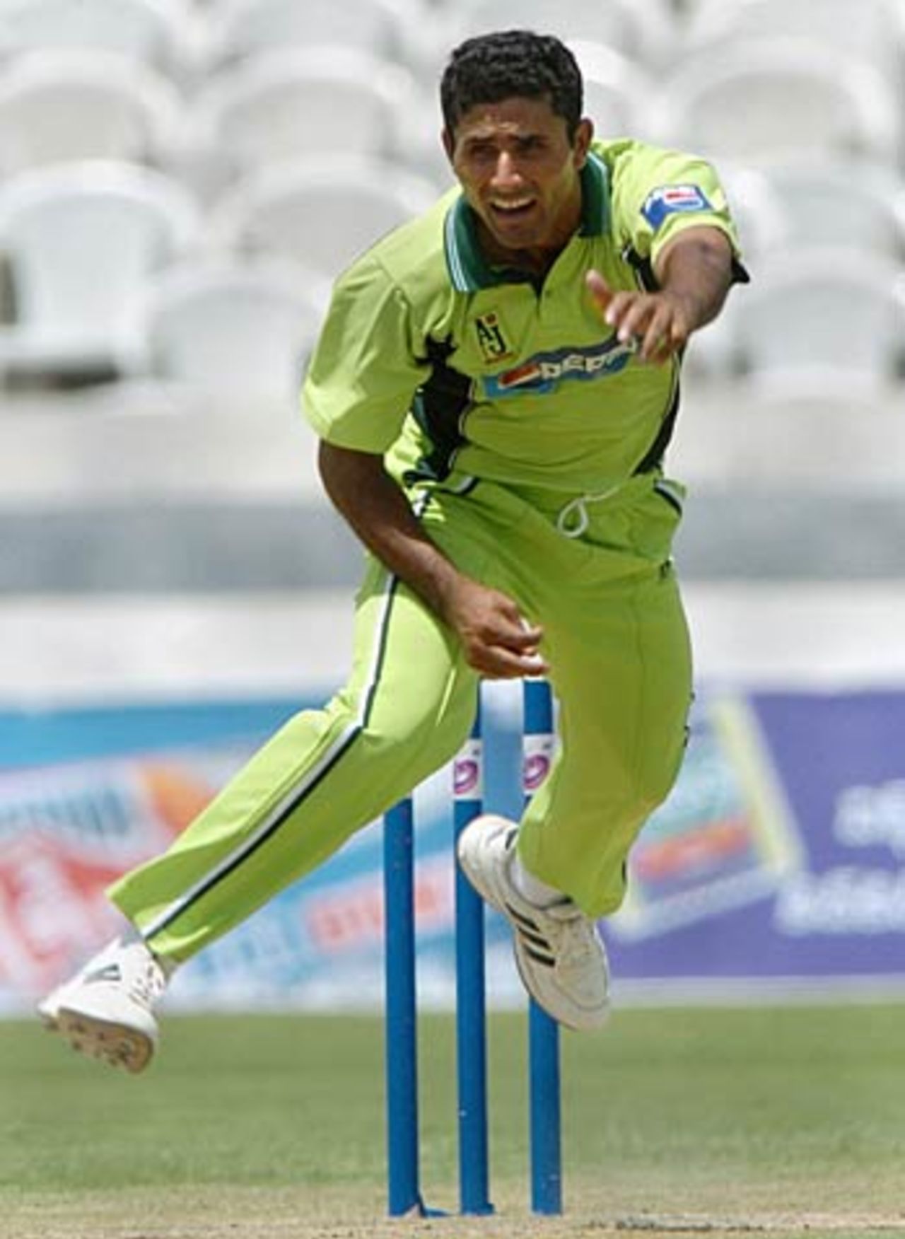 Abdul Razzaq bowls in Pakistan's warm-up against India A, Hyderabad, march 30, 2005