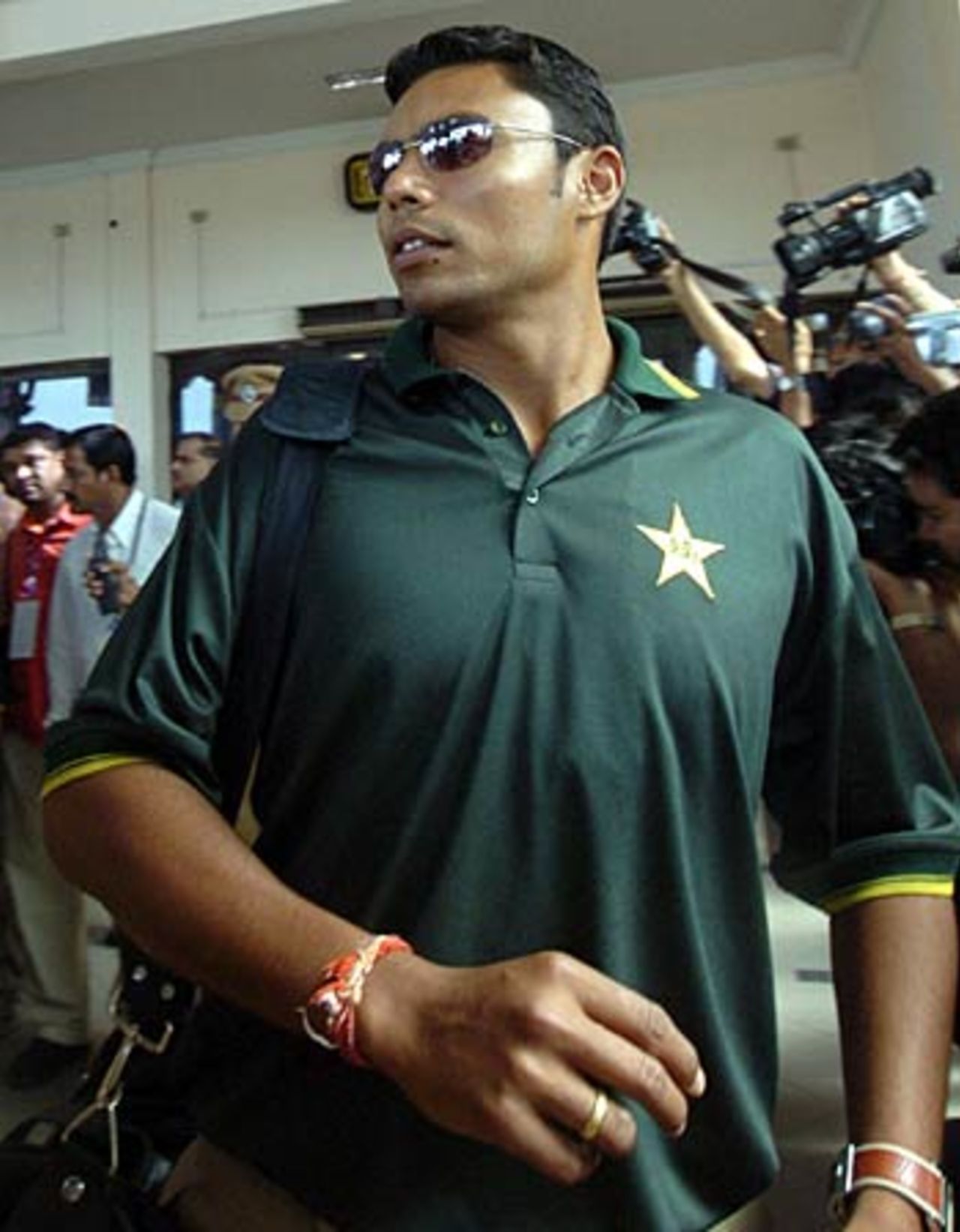 Danish Kaneria arrives at Cochin International Airport ahead of the first one day international, March 31, 2005