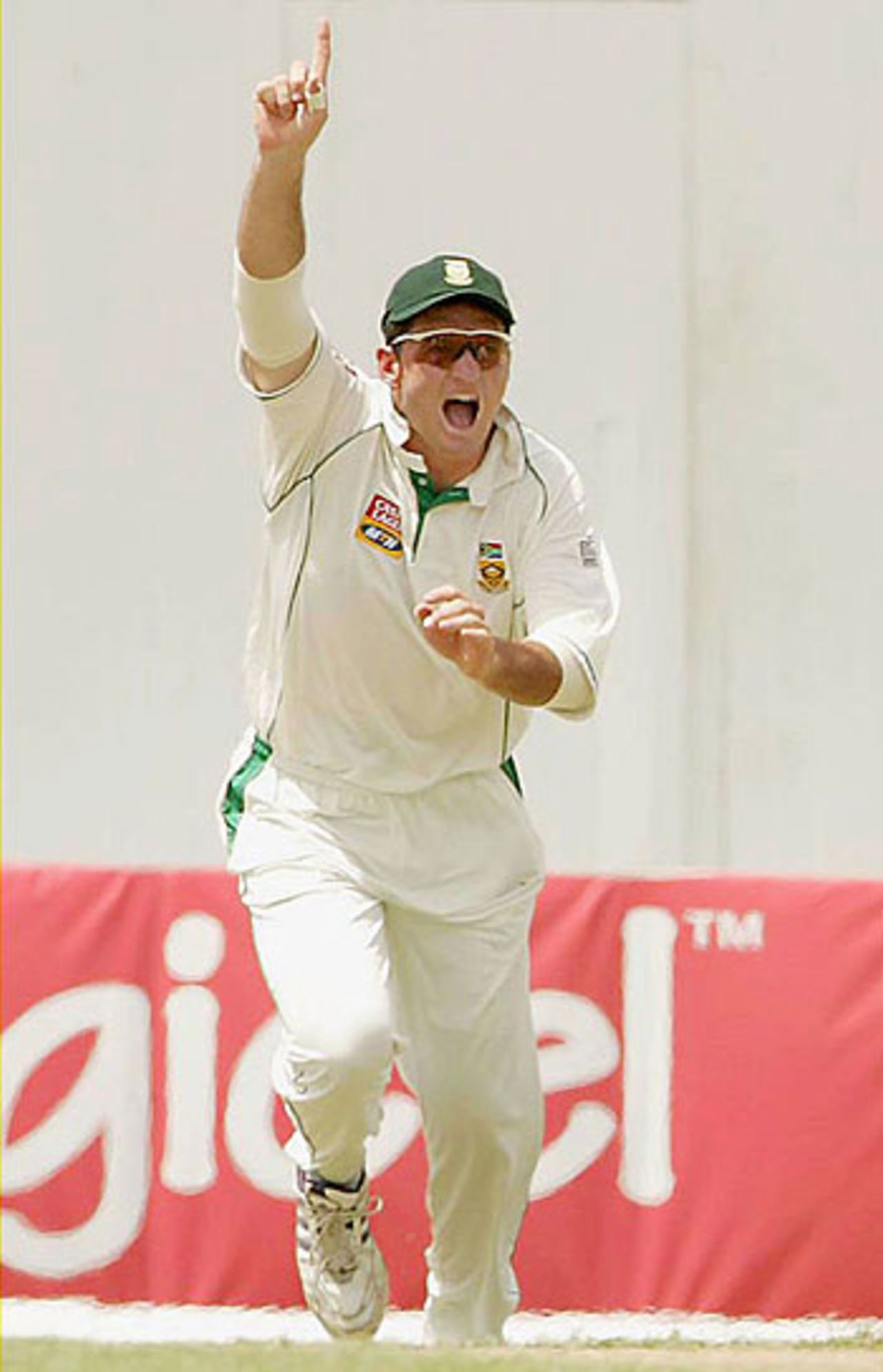 Graeme Smith appeals as South Africa take on West Indies at Bourda, March 31, 2005
