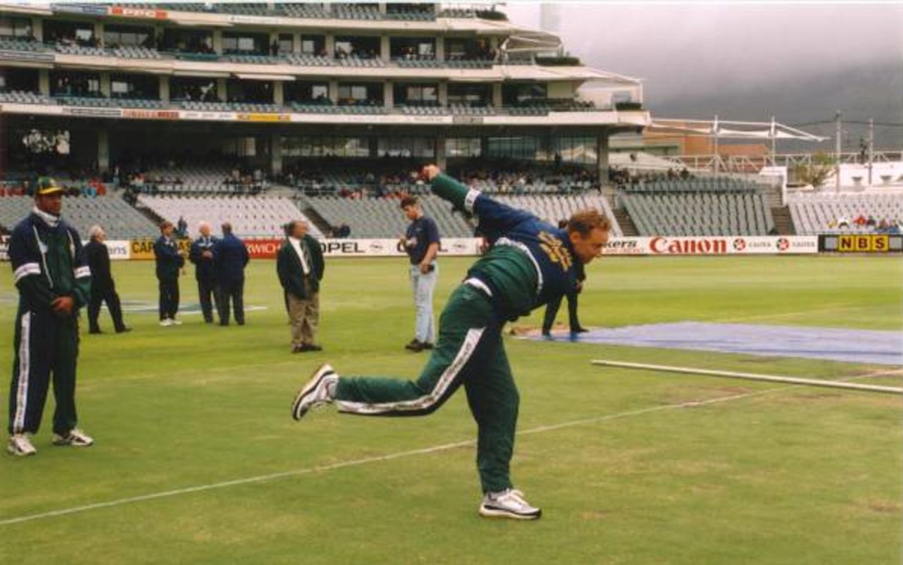 Allan Donald bowling at Newlands Standard Bank tournament final, abandoned game on 22 April 1998 at Newlands, Cape Town SA.
