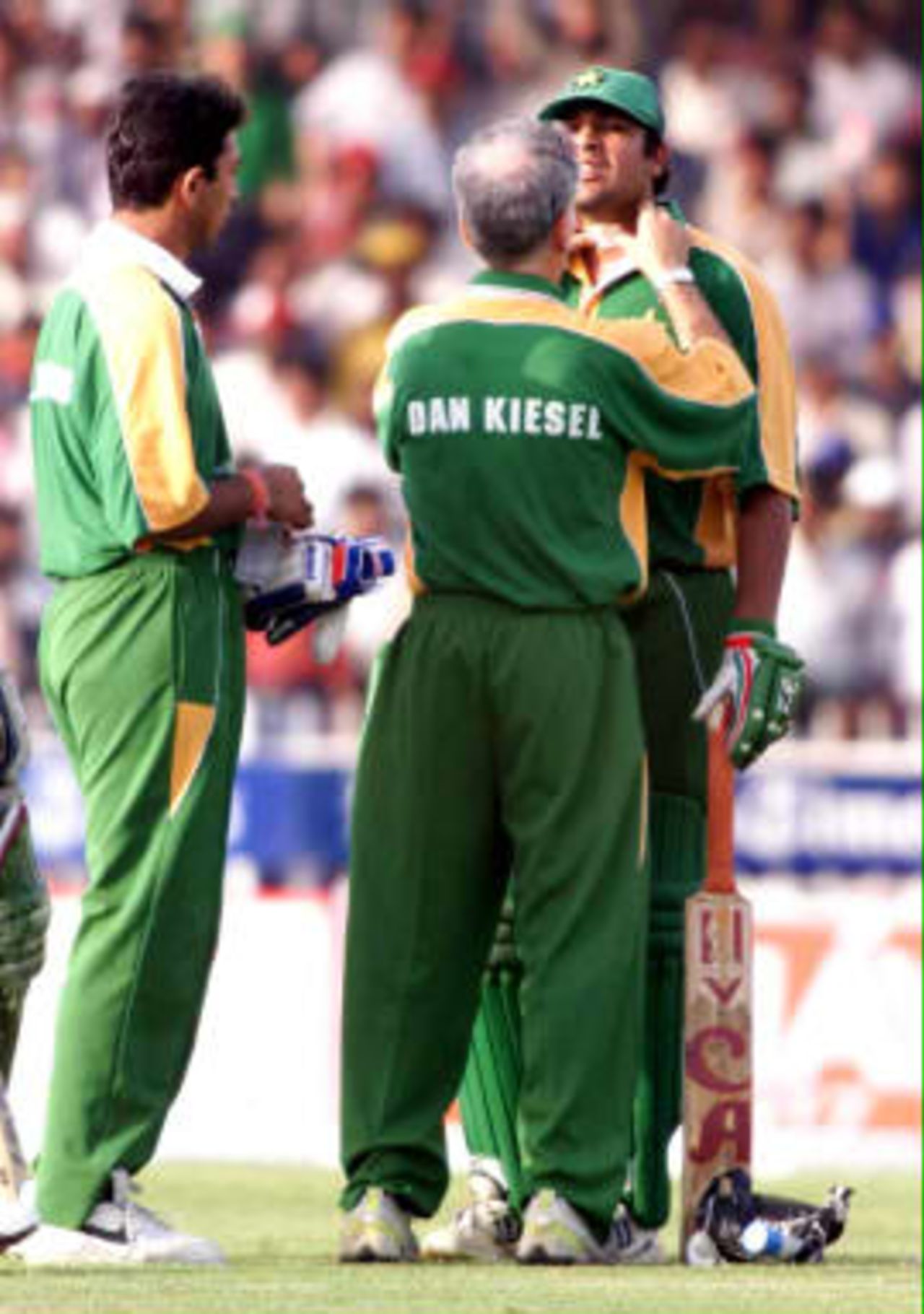 Trainer Dan Kiesel out on the field to help Inzimam-Ul-Haq with an injury to his neck. Inzamam-ul-Haq did not take to the field for the Indian innings